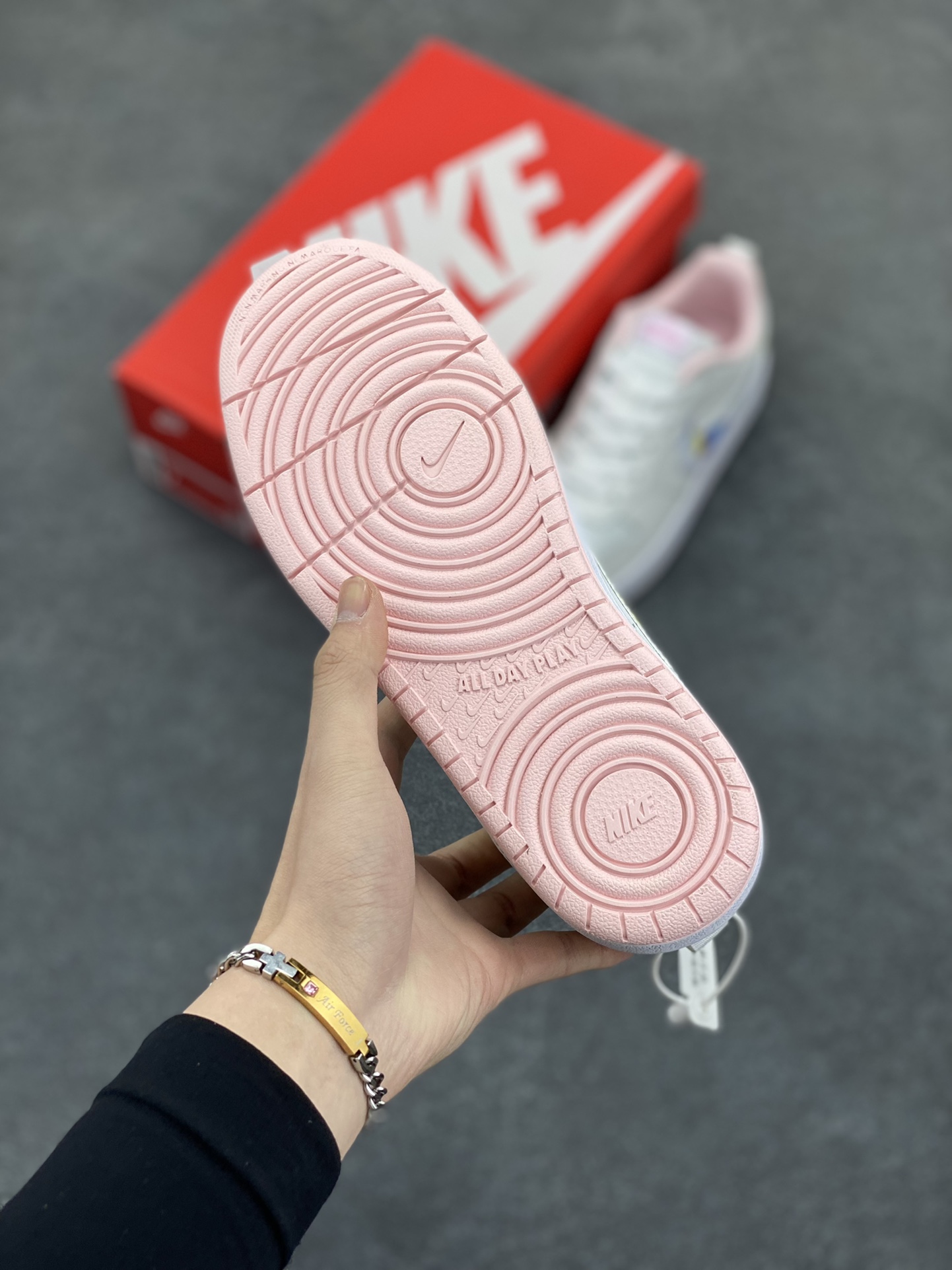 图片[5]-福利特价 Nike Court Borough Low 低帮百搭透气休闲运动板鞋男女鞋 经典耐用的设计，兼顾舒适脚感和出众风范，演绎匠心之作。结构性的支撑贴合感结合复古篮球设计，塑就场外全明星风范。 货号：CK5426-100 尺码：36 36.5 37.5 38 38.5 39 40 40.5 41 42 42.5 43 44 45-选品中心