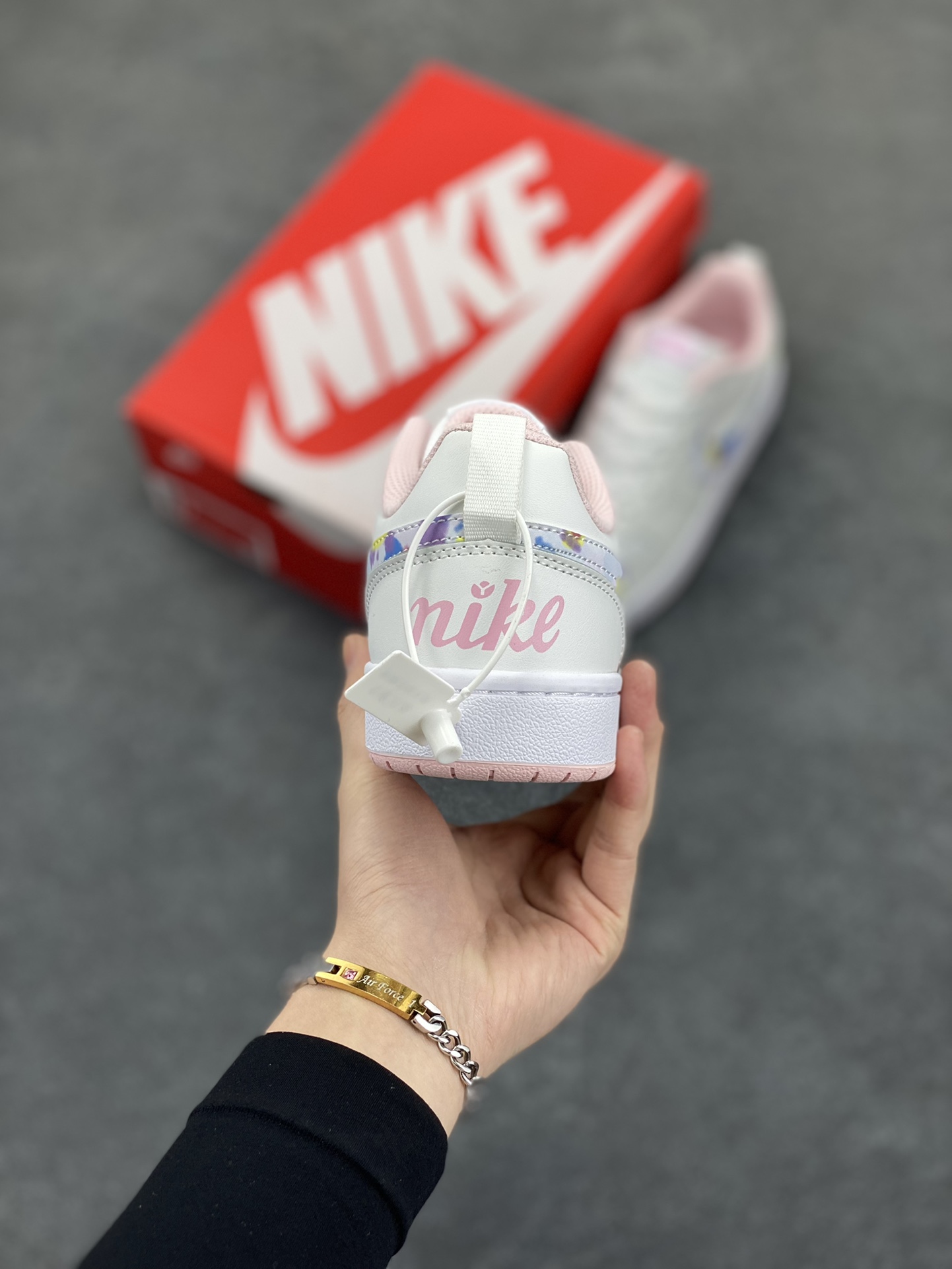 图片[4]-福利特价 Nike Court Borough Low 低帮百搭透气休闲运动板鞋男女鞋 经典耐用的设计，兼顾舒适脚感和出众风范，演绎匠心之作。结构性的支撑贴合感结合复古篮球设计，塑就场外全明星风范。 货号：CK5426-100 尺码：36 36.5 37.5 38 38.5 39 40 40.5 41 42 42.5 43 44 45-选品中心