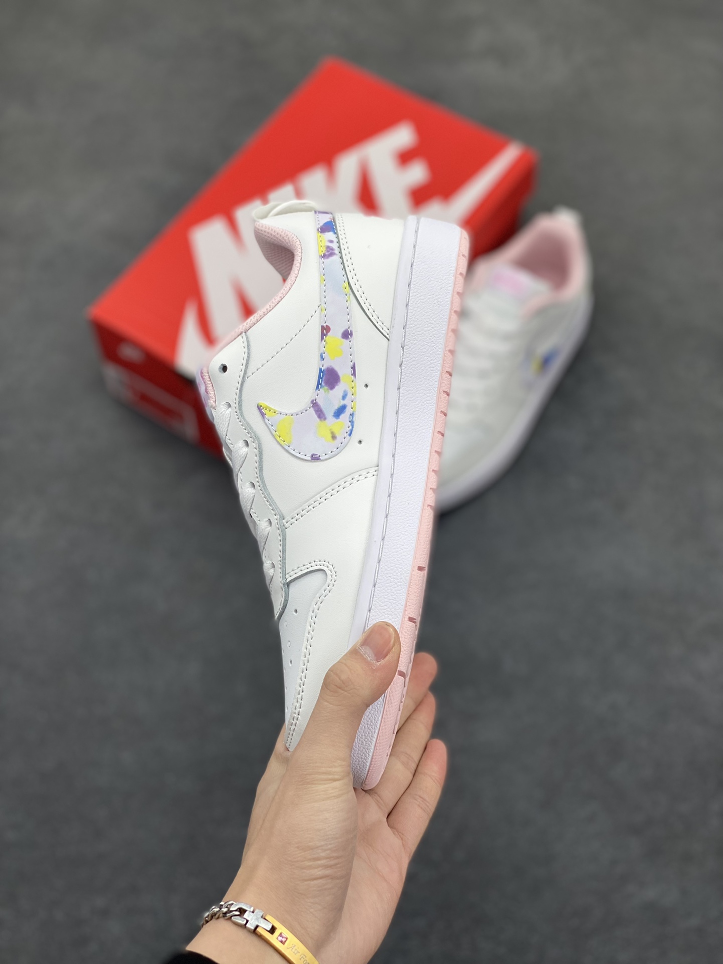 图片[3]-福利特价 Nike Court Borough Low 低帮百搭透气休闲运动板鞋男女鞋 经典耐用的设计，兼顾舒适脚感和出众风范，演绎匠心之作。结构性的支撑贴合感结合复古篮球设计，塑就场外全明星风范。 货号：CK5426-100 尺码：36 36.5 37.5 38 38.5 39 40 40.5 41 42 42.5 43 44 45-选品中心