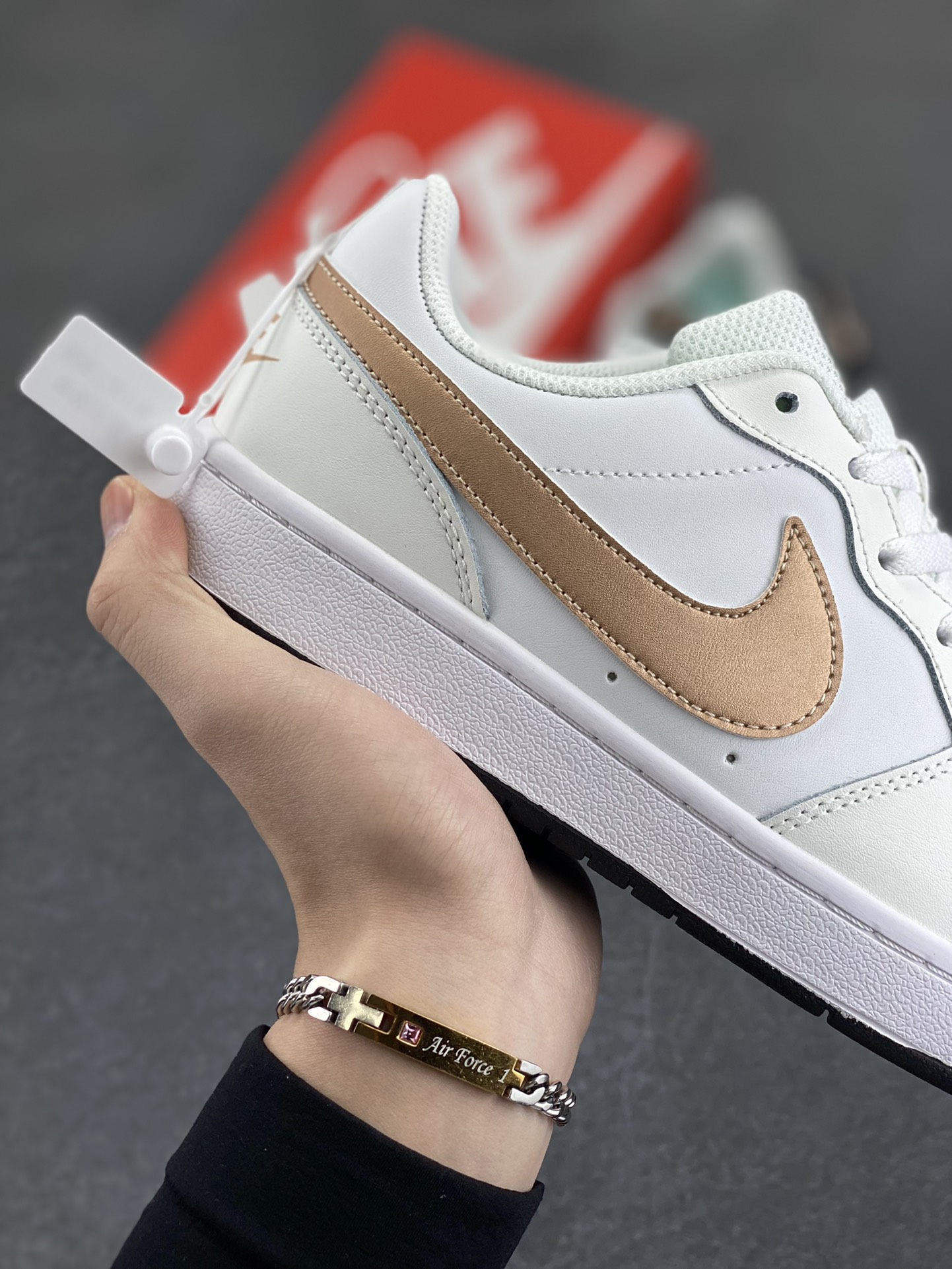 图片[6]-福利特价 Nike Court Borough Low 低帮百搭透气休闲运动板鞋男女鞋 经典耐用的设计，兼顾舒适脚感和出众风范，演绎匠心之作。结构性的支撑贴合感结合复古篮球设计，塑就场外全明星风范。 货号：BQ5448-116 尺码：36 36.5 37.5 38 38.5 39 40 40.5 41 42 42.5 43 44 45-选品中心