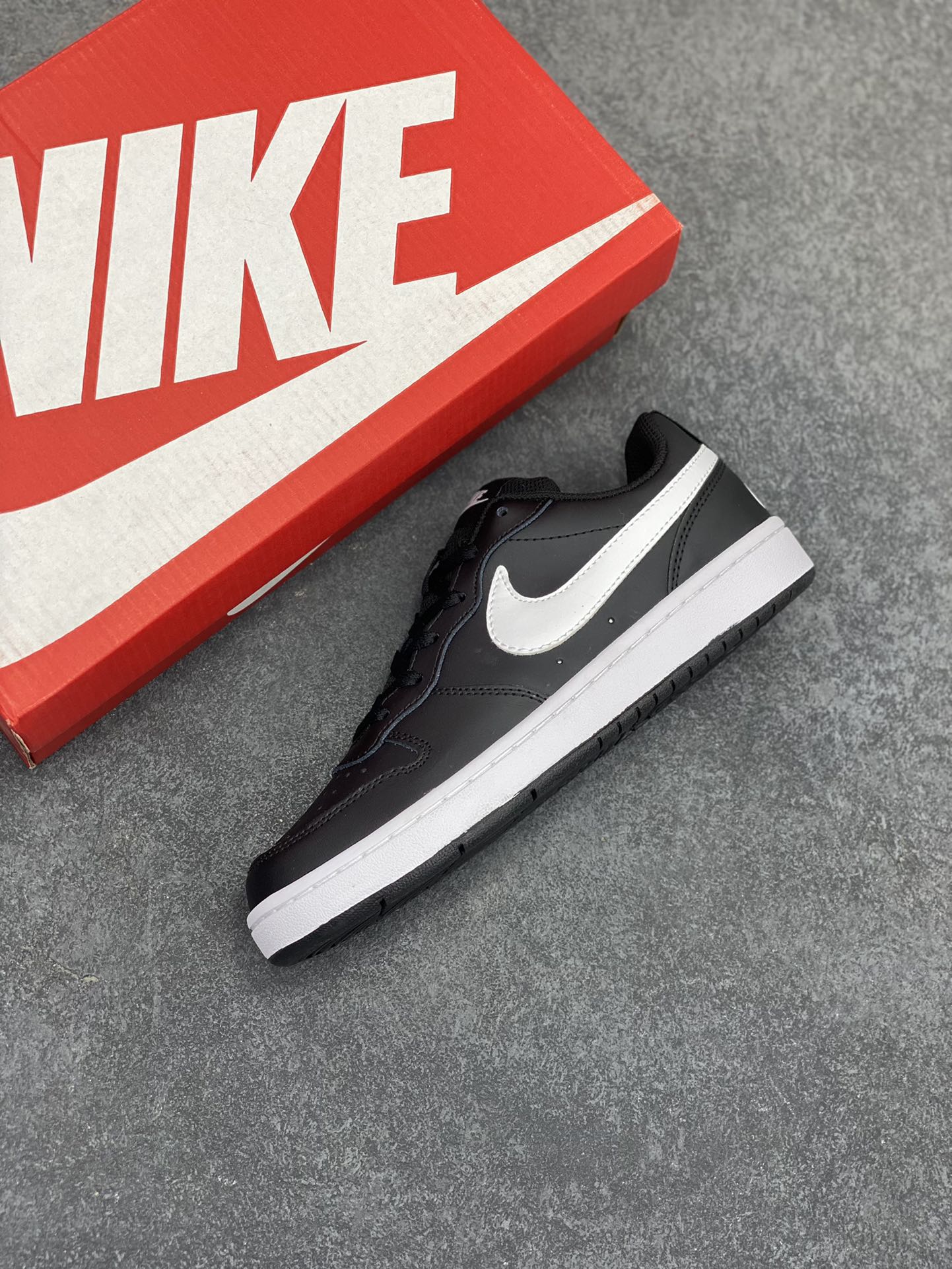 图片[7]-福利特价 Nike Court Borough Low 低帮百搭透气休闲运动板鞋男女鞋 经典耐用的设计，兼顾舒适脚感和出众风范，演绎匠心之作。结构性的支撑贴合感结合复古篮球设计，塑就场外全明星风范。 货号：BQ5448-002 尺码：36 36.5 37.5 38 38.5 39 40 40.5 41 42 42.5 43 44 45-选品中心