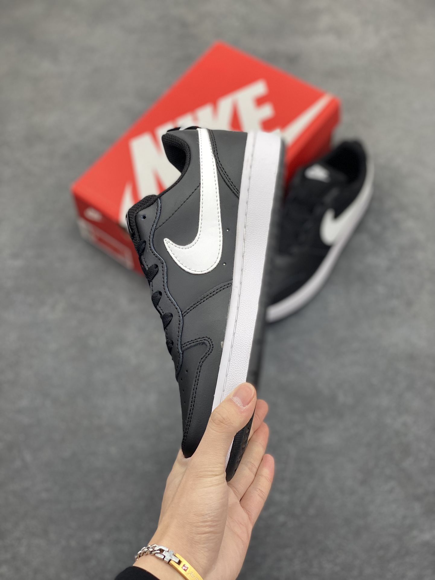 图片[3]-福利特价 Nike Court Borough Low 低帮百搭透气休闲运动板鞋男女鞋 经典耐用的设计，兼顾舒适脚感和出众风范，演绎匠心之作。结构性的支撑贴合感结合复古篮球设计，塑就场外全明星风范。 货号：BQ5448-002 尺码：36 36.5 37.5 38 38.5 39 40 40.5 41 42 42.5 43 44 45-选品中心