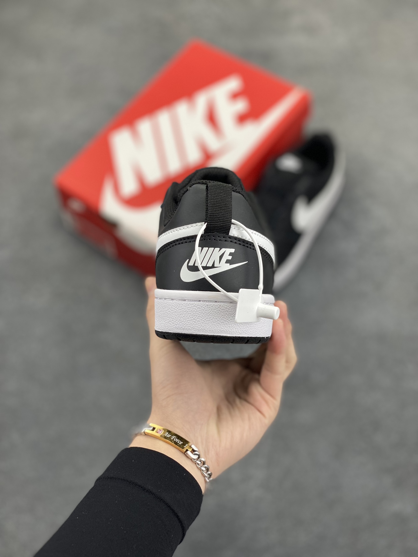 图片[4]-福利特价 Nike Court Borough Low 低帮百搭透气休闲运动板鞋男女鞋 经典耐用的设计，兼顾舒适脚感和出众风范，演绎匠心之作。结构性的支撑贴合感结合复古篮球设计，塑就场外全明星风范。 货号：BQ5448-002 尺码：36 36.5 37.5 38 38.5 39 40 40.5 41 42 42.5 43 44 45-选品中心