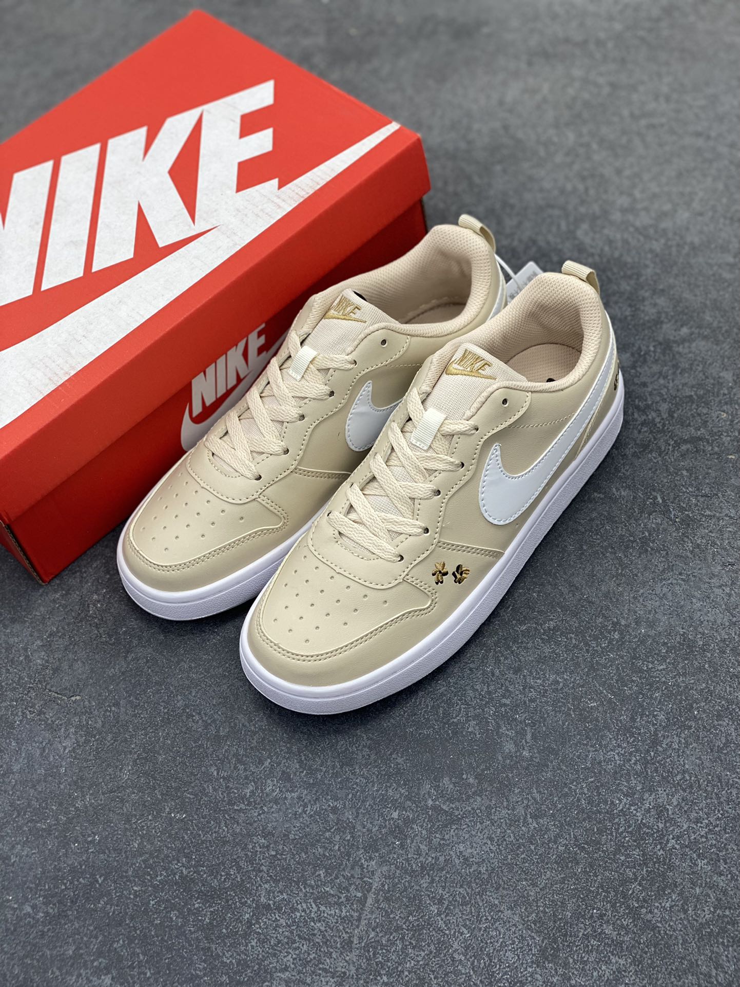 图片[8]-福利特价 Nike Court Borough Low 低帮百搭透气休闲运动板鞋男女鞋 经典耐用的设计，兼顾舒适脚感和出众风范，演绎匠心之作。结构性的支撑贴合感结合复古篮球设计，塑就场外全明星风范。 货号：FZ3136-100 尺码：36 36.5 37.5 38 38.5 39 40 40.5 41 42 42.5 43 44 45-选品中心