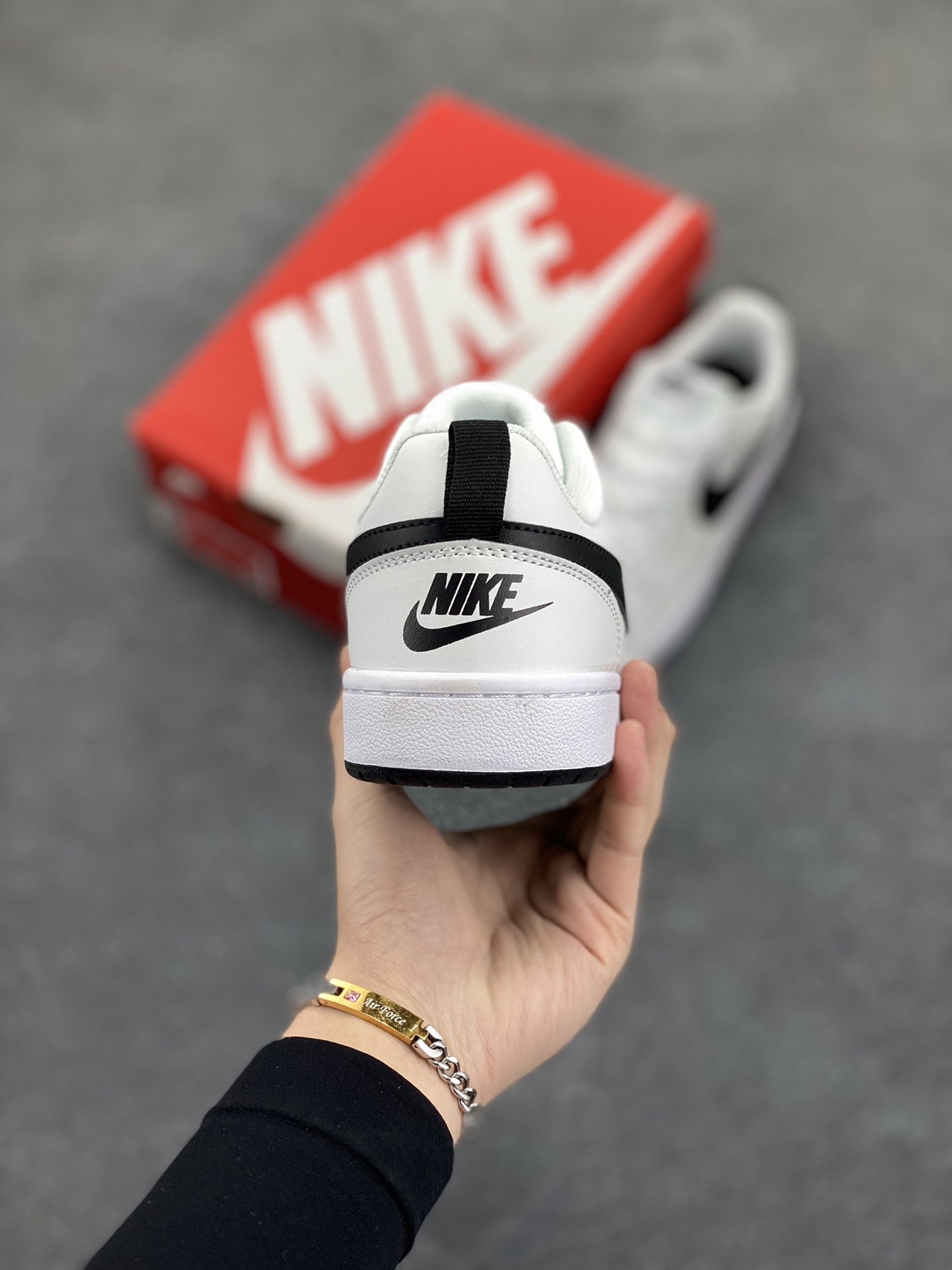 图片[4]-福利特价 Nike Court Borough Low 低帮百搭透气休闲运动板鞋男女鞋 经典耐用的设计，兼顾舒适脚感和出众风范，演绎匠心之作。结构性的支撑贴合感结合复古篮球设计，塑就场外全明星风范。 货号：BQ5448-104 尺码：36 36.5 37.5 38 38.5 39 40 40.5 41 42 42.5 43 44 45-选品中心