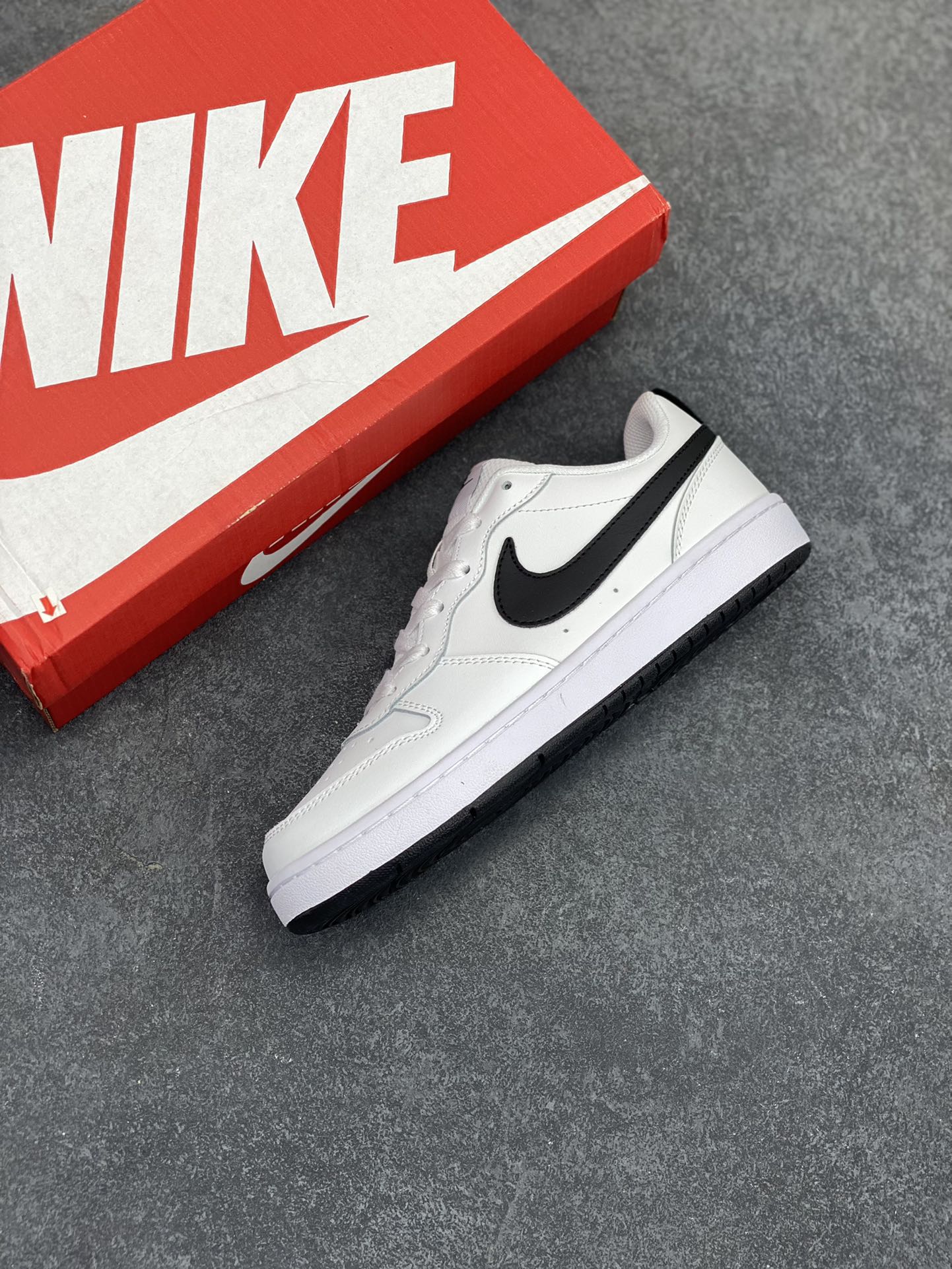 图片[7]-福利特价 Nike Court Borough Low 低帮百搭透气休闲运动板鞋男女鞋 经典耐用的设计，兼顾舒适脚感和出众风范，演绎匠心之作。结构性的支撑贴合感结合复古篮球设计，塑就场外全明星风范。 货号：BQ5448-104 尺码：36 36.5 37.5 38 38.5 39 40 40.5 41 42 42.5 43 44 45-选品中心