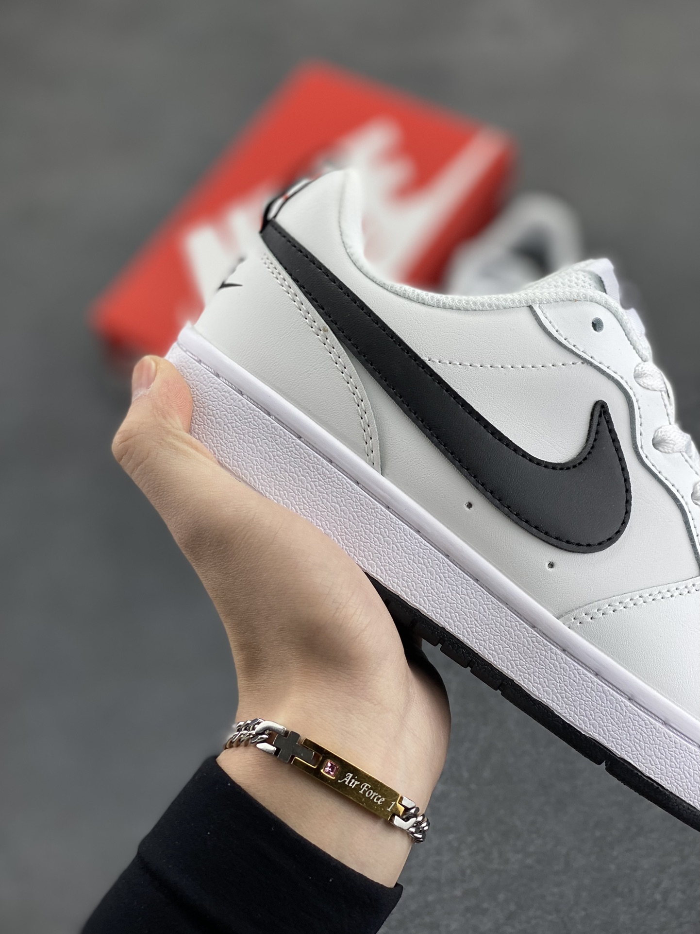 图片[6]-福利特价 Nike Court Borough Low 低帮百搭透气休闲运动板鞋男女鞋 经典耐用的设计，兼顾舒适脚感和出众风范，演绎匠心之作。结构性的支撑贴合感结合复古篮球设计，塑就场外全明星风范。 货号：BQ5448-104 尺码：36 36.5 37.5 38 38.5 39 40 40.5 41 42 42.5 43 44 45-选品中心