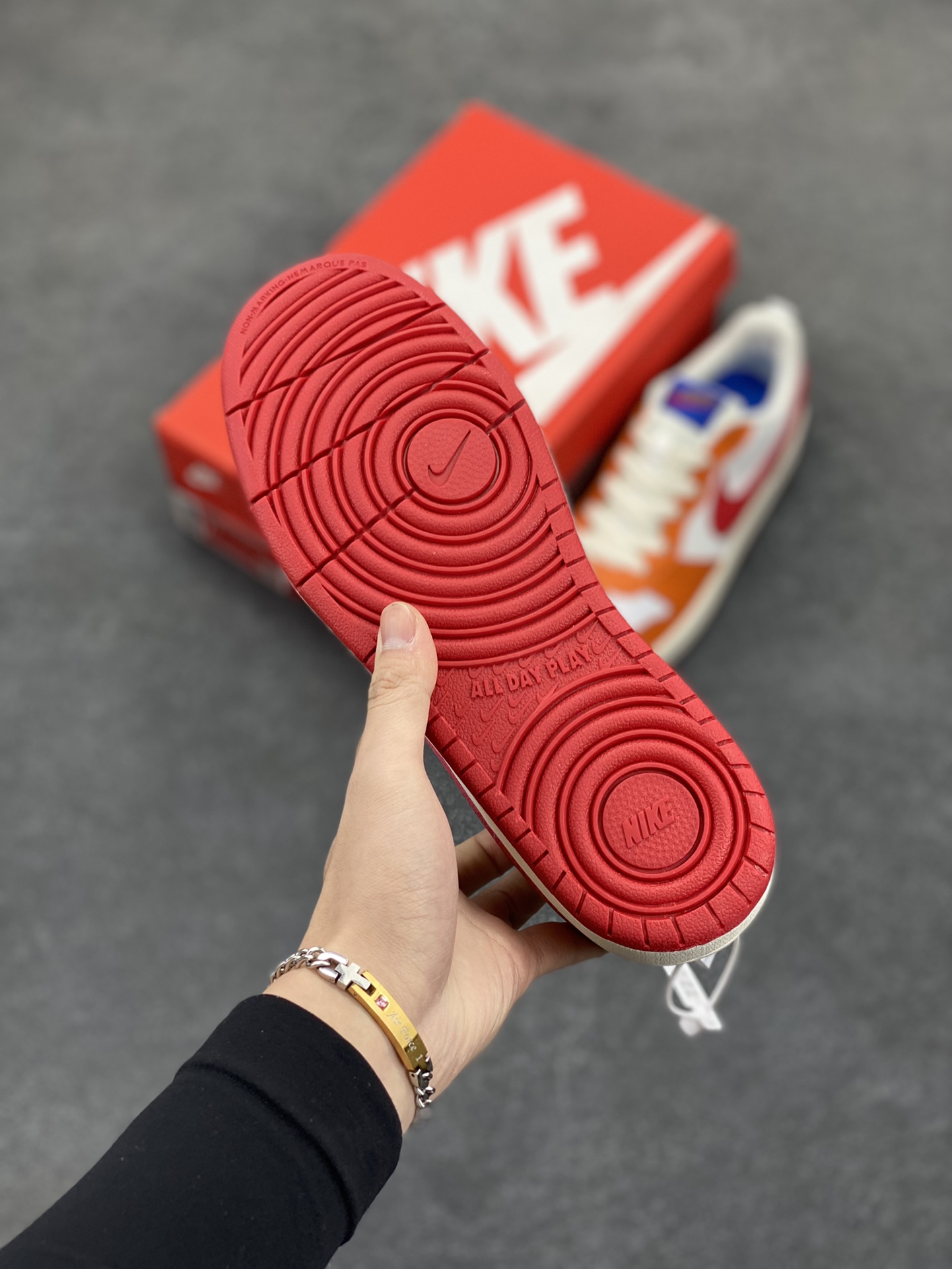 图片[5]-福利特价 Nike Court Borough Low 低帮百搭透气休闲运动板鞋男女鞋 经典耐用的设计，兼顾舒适脚感和出众风范，演绎匠心之作。结构性的支撑贴合感结合复古篮球设计，塑就场外全明星风范。 货号：BQ5448-105 尺码：36 36.5 37.5 38 38.5 39 40 40.5 41 42 42.5 43 44 45-选品中心