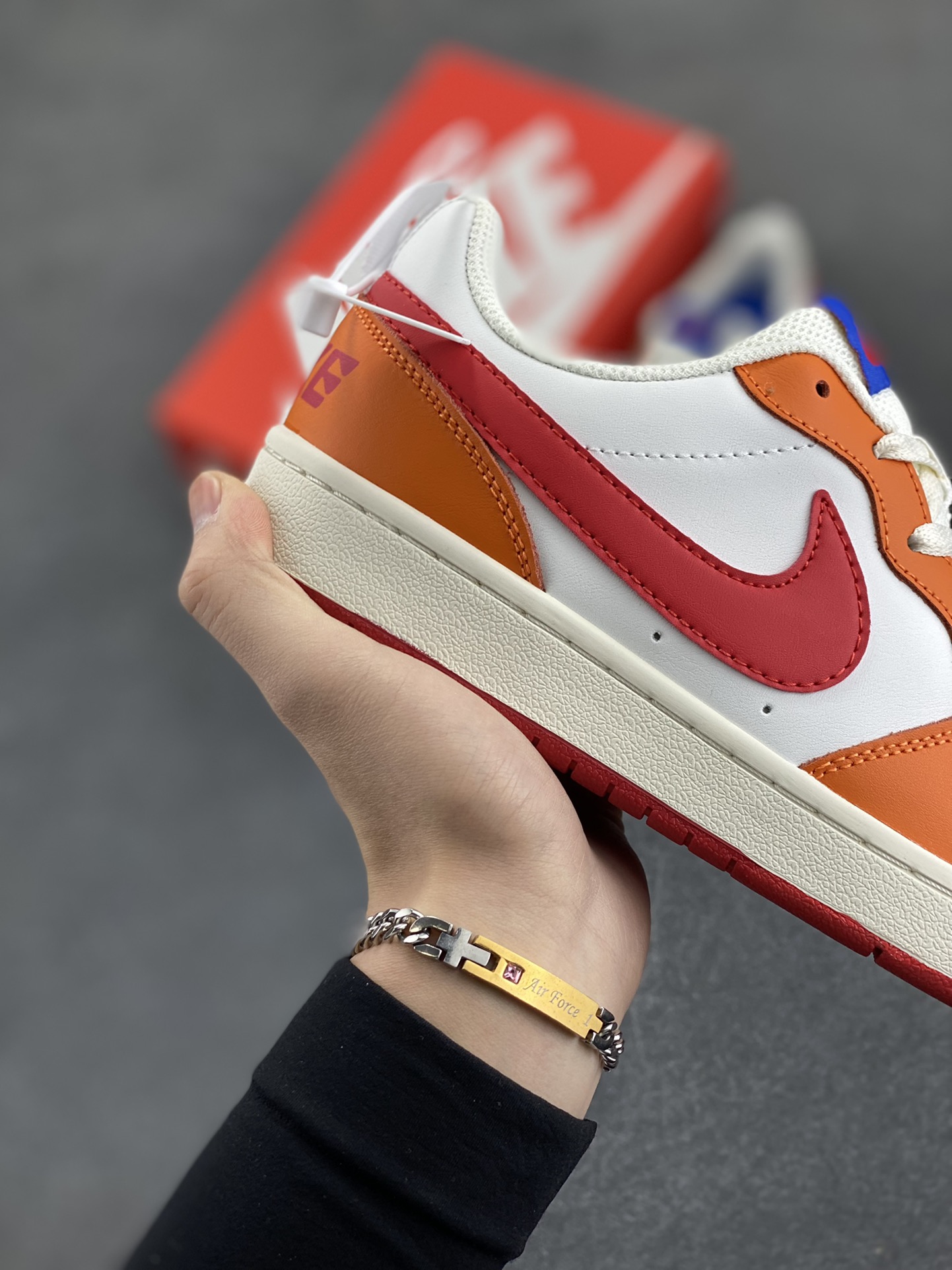 图片[6]-福利特价 Nike Court Borough Low 低帮百搭透气休闲运动板鞋男女鞋 经典耐用的设计，兼顾舒适脚感和出众风范，演绎匠心之作。结构性的支撑贴合感结合复古篮球设计，塑就场外全明星风范。 货号：BQ5448-105 尺码：36 36.5 37.5 38 38.5 39 40 40.5 41 42 42.5 43 44 45-选品中心