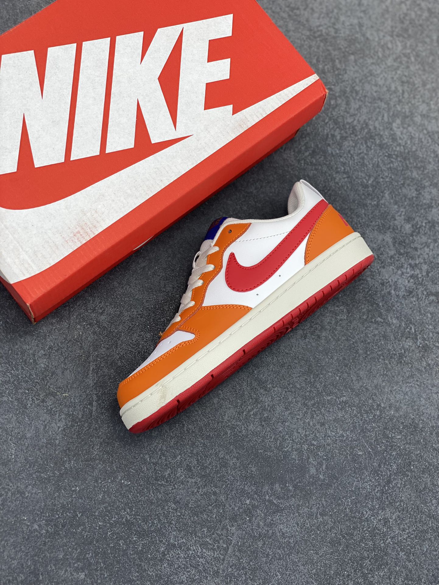 图片[7]-福利特价 Nike Court Borough Low 低帮百搭透气休闲运动板鞋男女鞋 经典耐用的设计，兼顾舒适脚感和出众风范，演绎匠心之作。结构性的支撑贴合感结合复古篮球设计，塑就场外全明星风范。 货号：BQ5448-105 尺码：36 36.5 37.5 38 38.5 39 40 40.5 41 42 42.5 43 44 45-选品中心