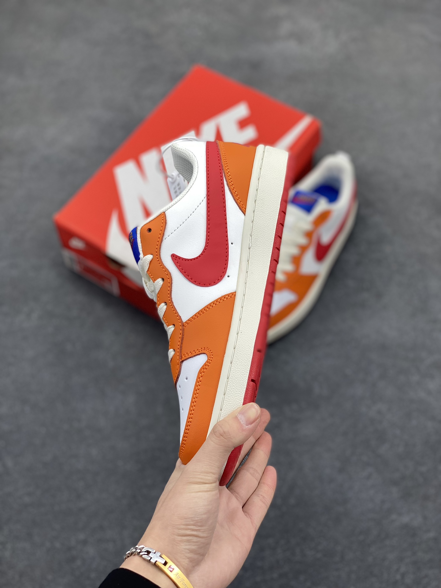 图片[3]-福利特价 Nike Court Borough Low 低帮百搭透气休闲运动板鞋男女鞋 经典耐用的设计，兼顾舒适脚感和出众风范，演绎匠心之作。结构性的支撑贴合感结合复古篮球设计，塑就场外全明星风范。 货号：BQ5448-105 尺码：36 36.5 37.5 38 38.5 39 40 40.5 41 42 42.5 43 44 45-选品中心