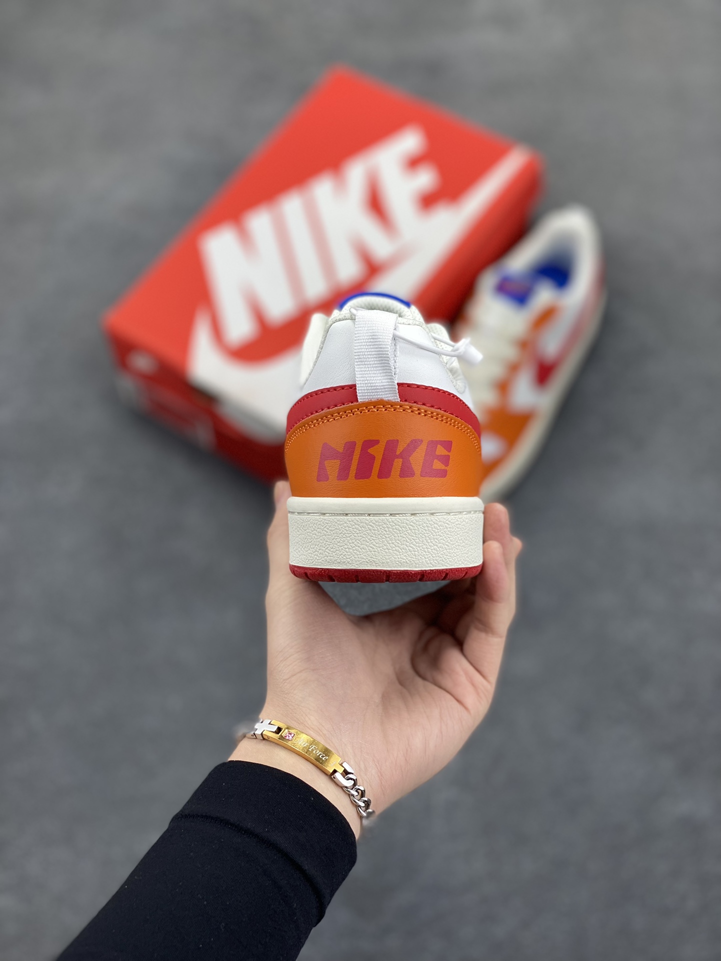 图片[4]-福利特价 Nike Court Borough Low 低帮百搭透气休闲运动板鞋男女鞋 经典耐用的设计，兼顾舒适脚感和出众风范，演绎匠心之作。结构性的支撑贴合感结合复古篮球设计，塑就场外全明星风范。 货号：BQ5448-105 尺码：36 36.5 37.5 38 38.5 39 40 40.5 41 42 42.5 43 44 45-选品中心