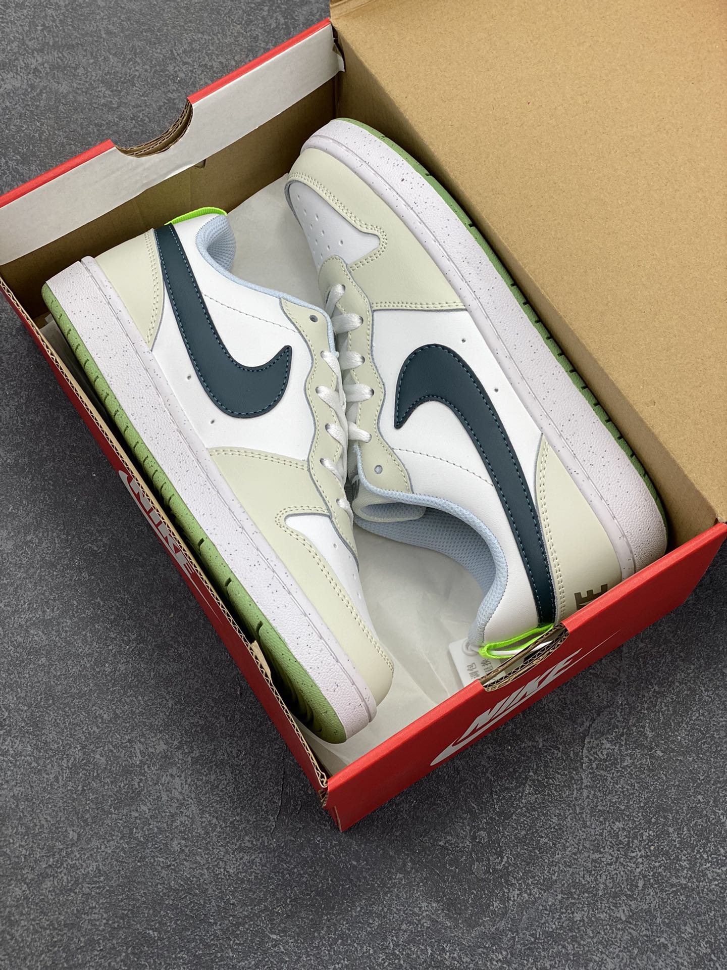 图片[9]-福利特价 Nike Court Borough Low 低帮百搭透气休闲运动板鞋男女鞋 经典耐用的设计，兼顾舒适脚感和出众风范，演绎匠心之作。结构性的支撑贴合感结合复古篮球设计，塑就场外全明星风范。 货号：FV8121-131 尺码：36 36.5 37.5 38 38.5 39 40 40.5 41 42 42.5 43 44 45-选品中心