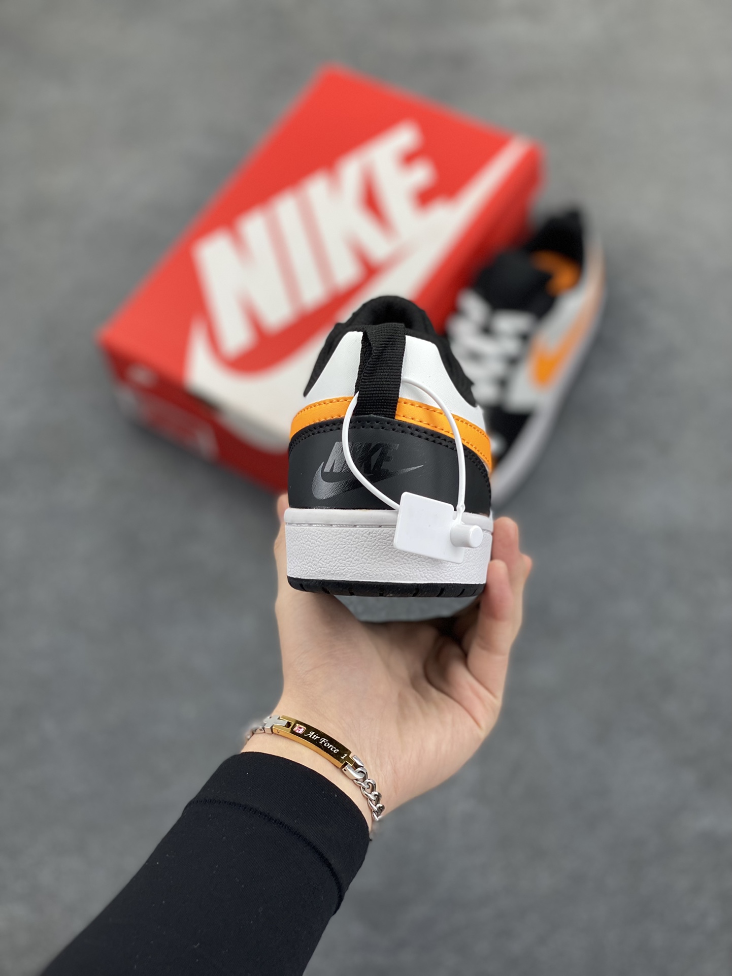 图片[4]-福利特价 Nike Court Borough Low 低帮百搭透气休闲运动板鞋男女鞋 经典耐用的设计，兼顾舒适脚感和出众风范，演绎匠心之作。结构性的支撑贴合感结合复古篮球设计，塑就场外全明星风范。 货号：BQ5448-115 尺码：36 36.5 37.5 38 38.5 39 40 40.5 41 42 42.5 43 44 45-选品中心