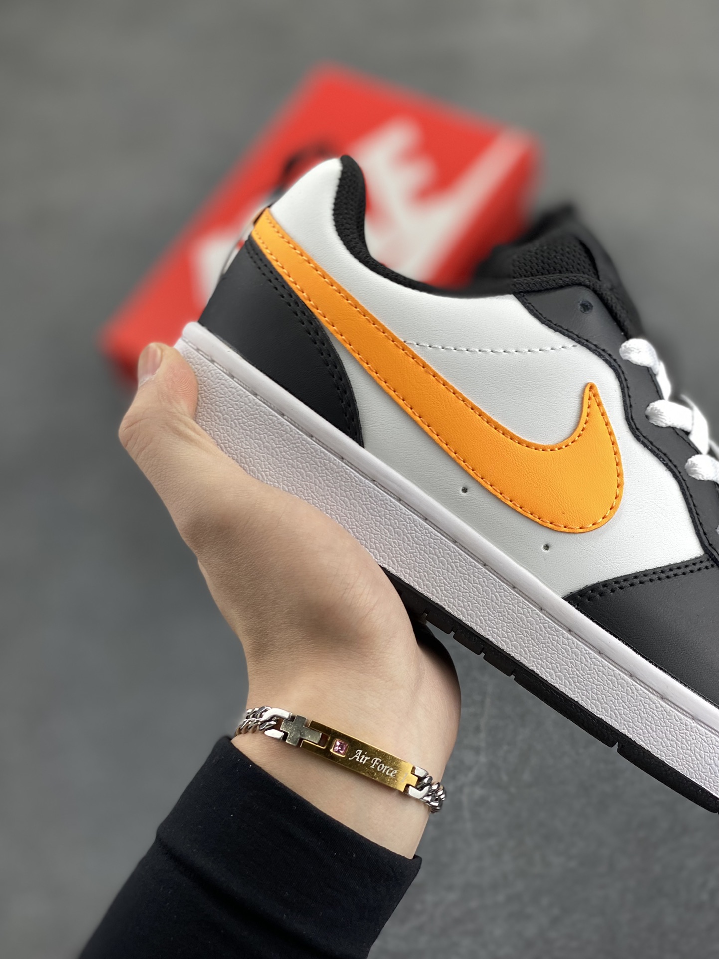 图片[6]-福利特价 Nike Court Borough Low 低帮百搭透气休闲运动板鞋男女鞋 经典耐用的设计，兼顾舒适脚感和出众风范，演绎匠心之作。结构性的支撑贴合感结合复古篮球设计，塑就场外全明星风范。 货号：BQ5448-115 尺码：36 36.5 37.5 38 38.5 39 40 40.5 41 42 42.5 43 44 45-选品中心