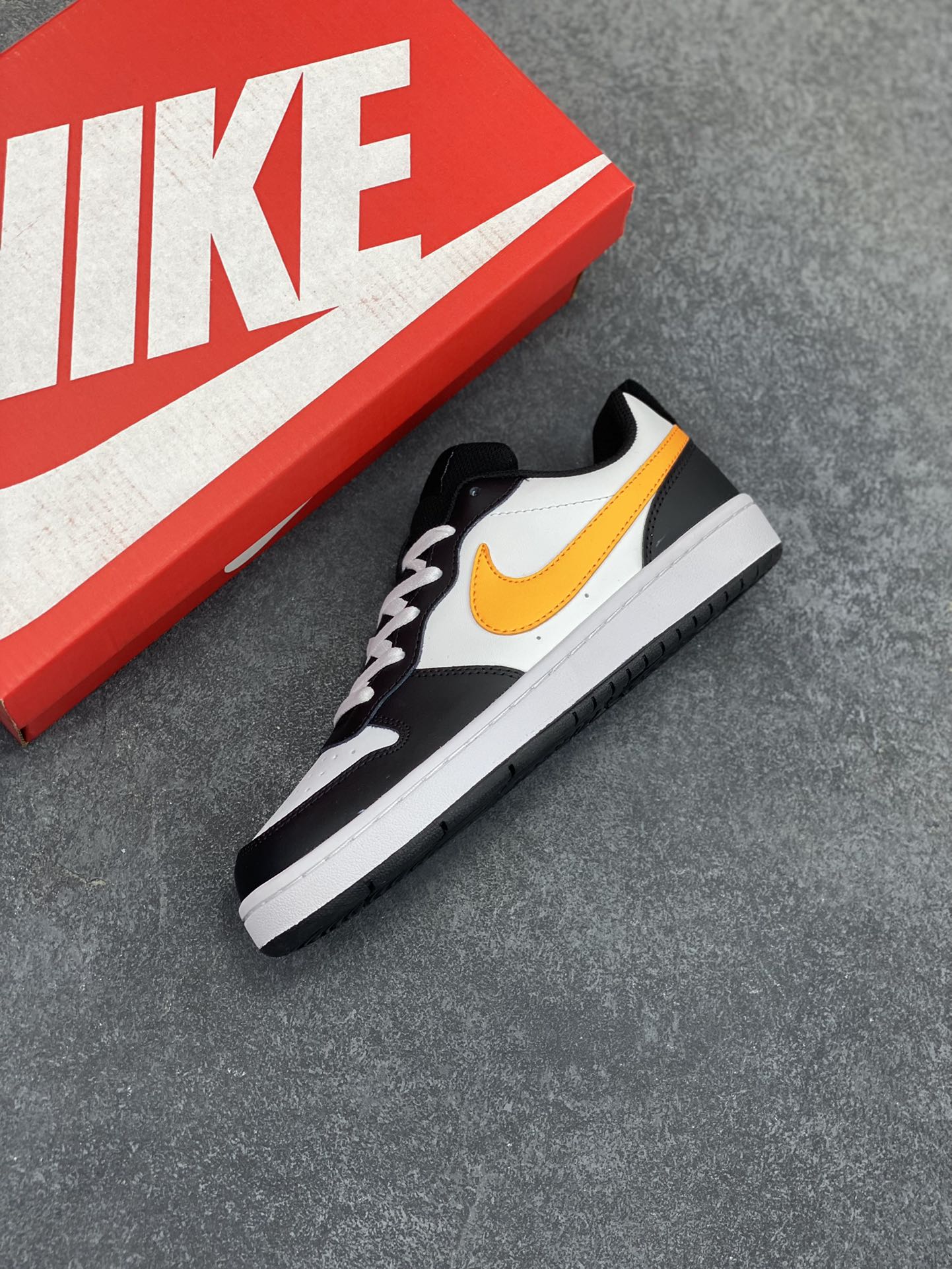 图片[7]-福利特价 Nike Court Borough Low 低帮百搭透气休闲运动板鞋男女鞋 经典耐用的设计，兼顾舒适脚感和出众风范，演绎匠心之作。结构性的支撑贴合感结合复古篮球设计，塑就场外全明星风范。 货号：BQ5448-115 尺码：36 36.5 37.5 38 38.5 39 40 40.5 41 42 42.5 43 44 45-选品中心