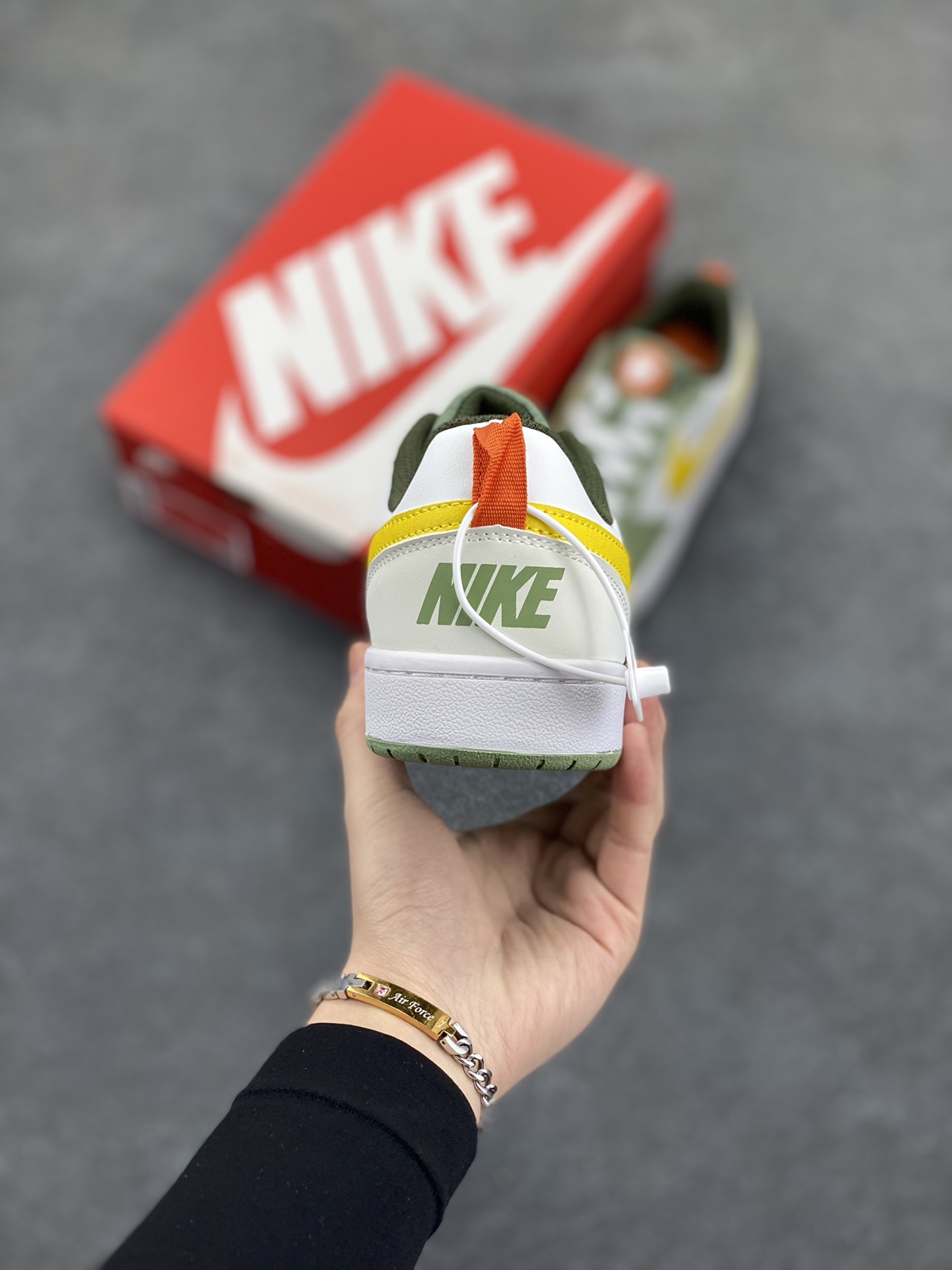 图片[4]-福利特价 Nike Court Borough Low 低帮百搭透气休闲运动板鞋男女鞋 经典耐用的设计，兼顾舒适脚感和出众风范，演绎匠心之作。结构性的支撑贴合感结合复古篮球设计，塑就场外全明星风范。 货号：FV3648-171 尺码：36 36.5 37.5 38 38.5 39 40 40.5 41 42 42.5 43 44 45-选品中心