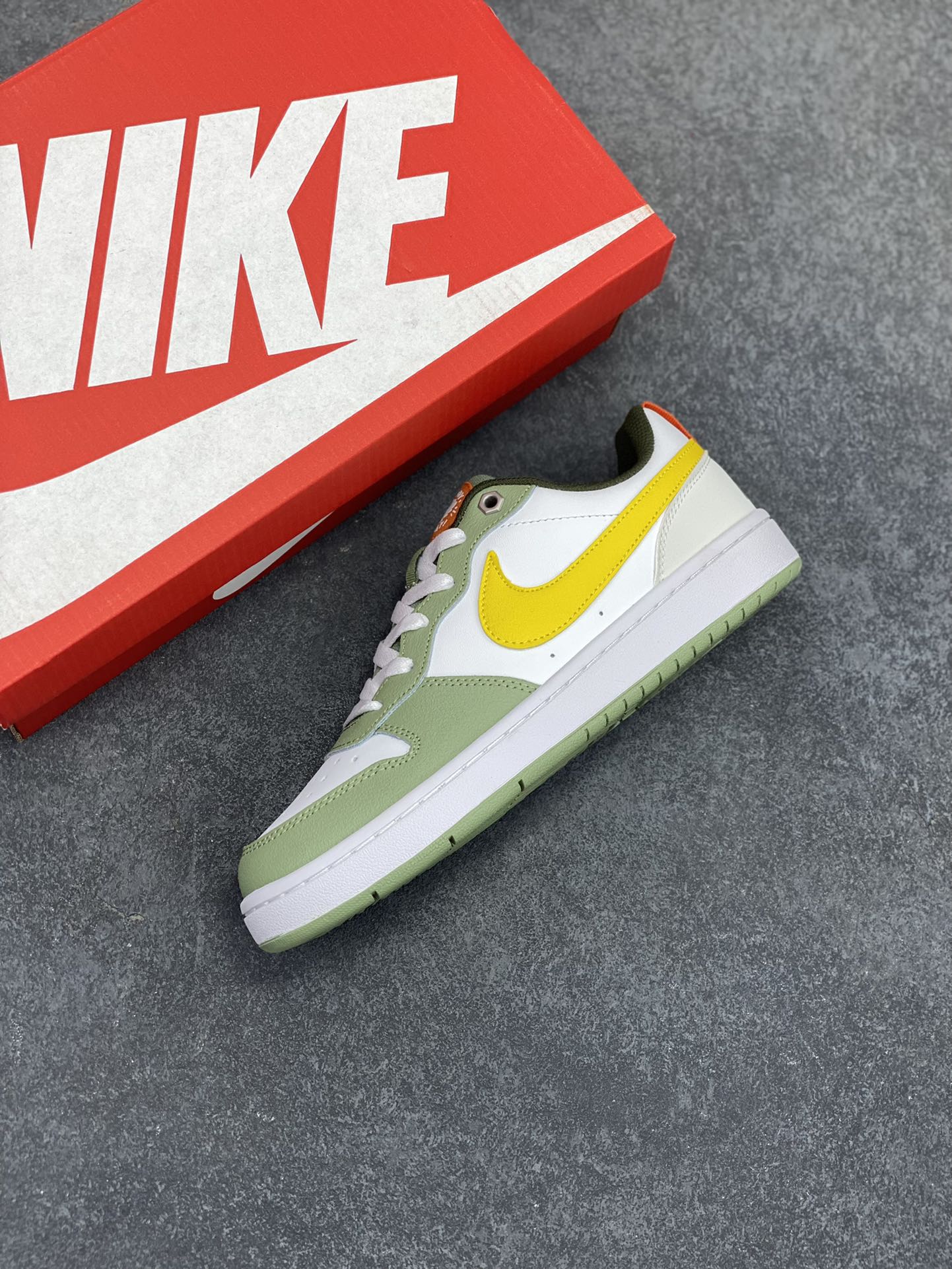 图片[7]-福利特价 Nike Court Borough Low 低帮百搭透气休闲运动板鞋男女鞋 经典耐用的设计，兼顾舒适脚感和出众风范，演绎匠心之作。结构性的支撑贴合感结合复古篮球设计，塑就场外全明星风范。 货号：FV3648-171 尺码：36 36.5 37.5 38 38.5 39 40 40.5 41 42 42.5 43 44 45-选品中心