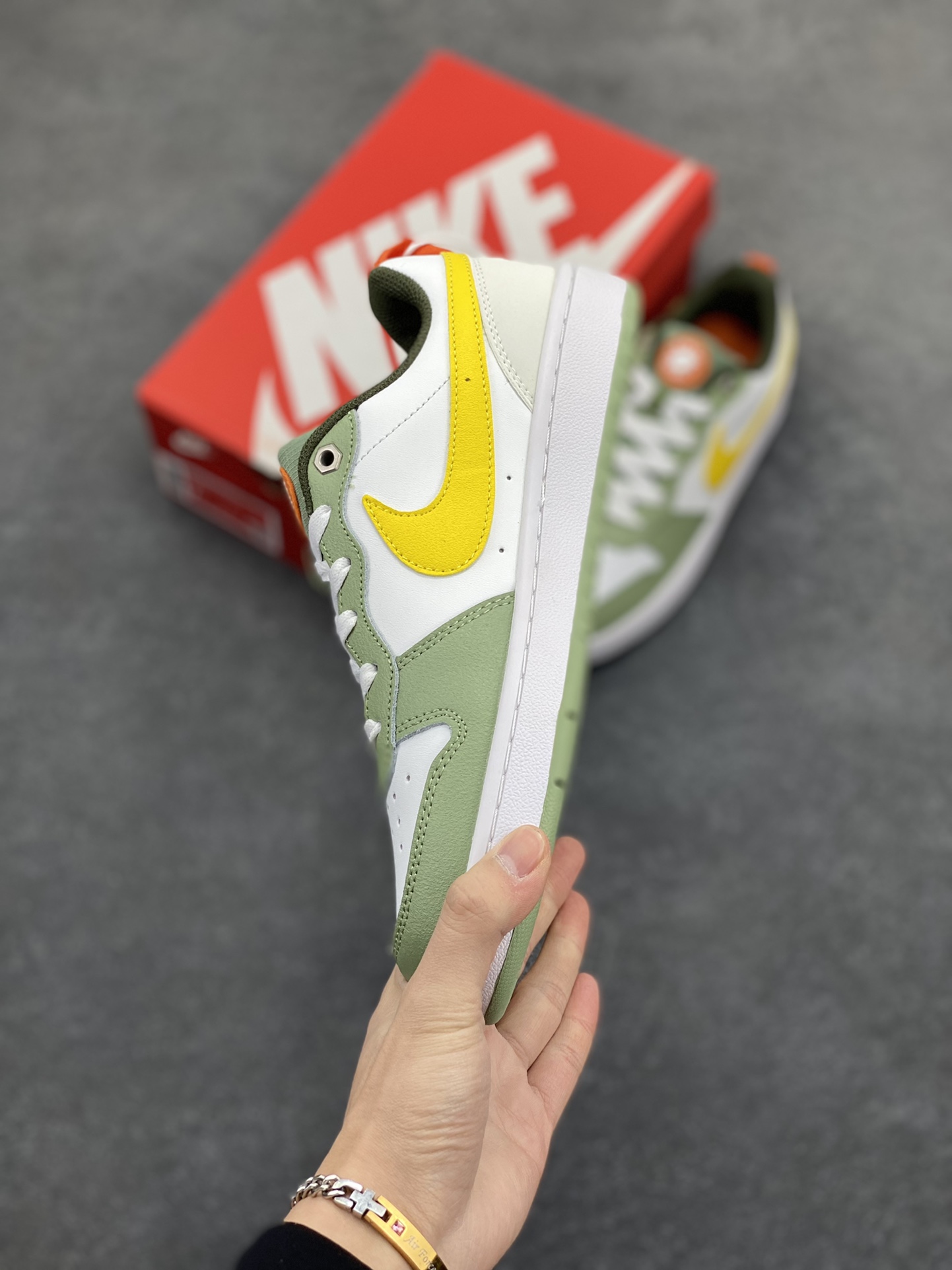 图片[3]-福利特价 Nike Court Borough Low 低帮百搭透气休闲运动板鞋男女鞋 经典耐用的设计，兼顾舒适脚感和出众风范，演绎匠心之作。结构性的支撑贴合感结合复古篮球设计，塑就场外全明星风范。 货号：FV3648-171 尺码：36 36.5 37.5 38 38.5 39 40 40.5 41 42 42.5 43 44 45-选品中心