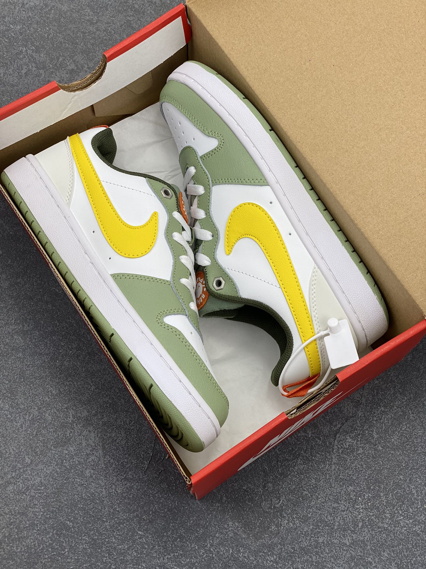 图片[9]-福利特价 Nike Court Borough Low 低帮百搭透气休闲运动板鞋男女鞋 经典耐用的设计，兼顾舒适脚感和出众风范，演绎匠心之作。结构性的支撑贴合感结合复古篮球设计，塑就场外全明星风范。 货号：FV3648-171 尺码：36 36.5 37.5 38 38.5 39 40 40.5 41 42 42.5 43 44 45-选品中心