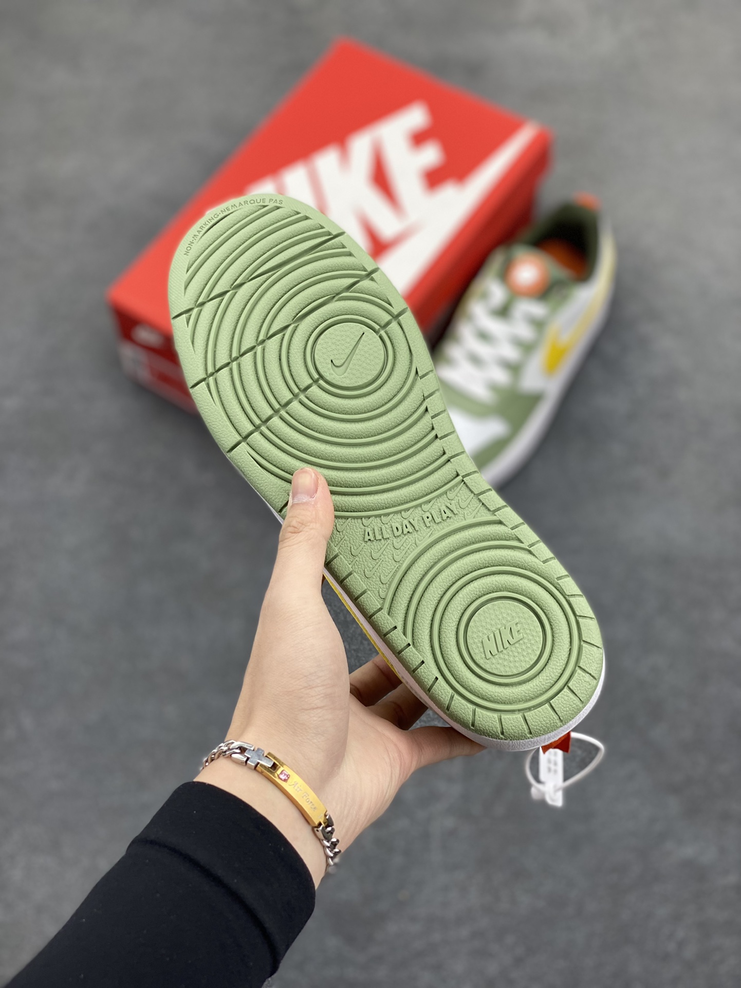 图片[5]-福利特价 Nike Court Borough Low 低帮百搭透气休闲运动板鞋男女鞋 经典耐用的设计，兼顾舒适脚感和出众风范，演绎匠心之作。结构性的支撑贴合感结合复古篮球设计，塑就场外全明星风范。 货号：FV3648-171 尺码：36 36.5 37.5 38 38.5 39 40 40.5 41 42 42.5 43 44 45-选品中心