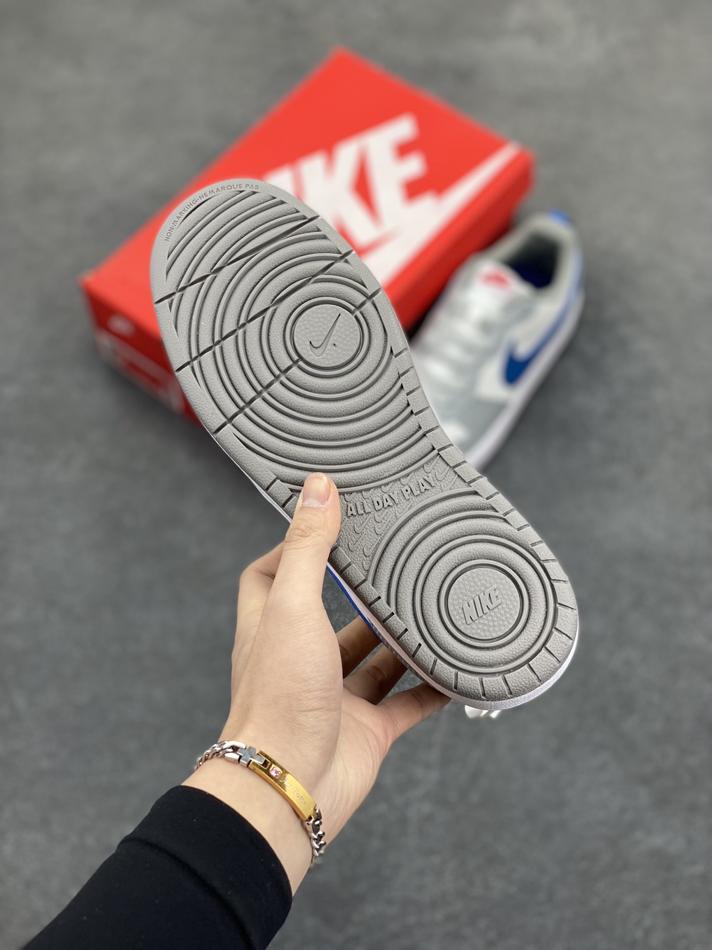 图片[5]-福利特价 Nike Court Borough Low 低帮百搭透气休闲运动板鞋男女鞋 经典耐用的设计，兼顾舒适脚感和出众风范，演绎匠心之作。结构性的支撑贴合感结合复古篮球设计，塑就场外全明星风范。 货号：BQ5448-117 尺码：36 36.5 37.5 38 38.5 39 40 40.5 41 42 42.5 43 44 45-选品中心