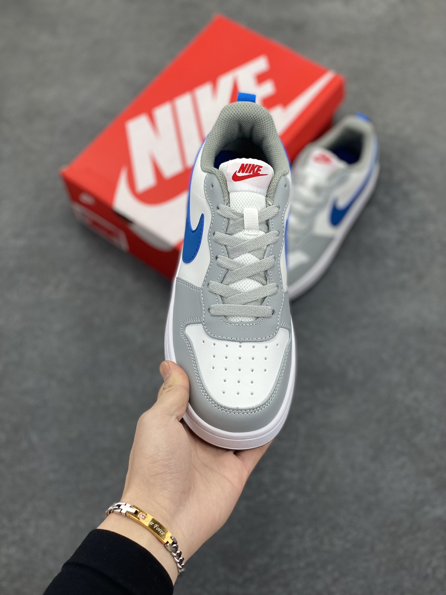 图片[2]-福利特价 Nike Court Borough Low 低帮百搭透气休闲运动板鞋男女鞋 经典耐用的设计，兼顾舒适脚感和出众风范，演绎匠心之作。结构性的支撑贴合感结合复古篮球设计，塑就场外全明星风范。 货号：BQ5448-117 尺码：36 36.5 37.5 38 38.5 39 40 40.5 41 42 42.5 43 44 45-选品中心