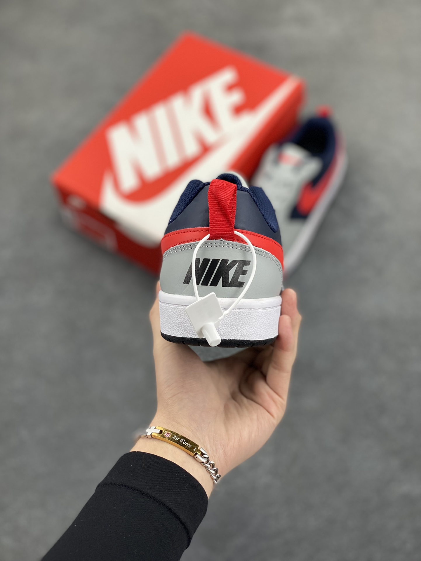 图片[4]-福利特价 Nike Court Borough Low 低帮百搭透气休闲运动板鞋男女鞋 经典耐用的设计，兼顾舒适脚感和出众风范，演绎匠心之作。结构性的支撑贴合感结合复古篮球设计，塑就场外全明星风范。 货号：DV5456-003 尺码：36 36.5 37.5 38 38.5 39 40 40.5 41 42 42.5 43 44 45-选品中心