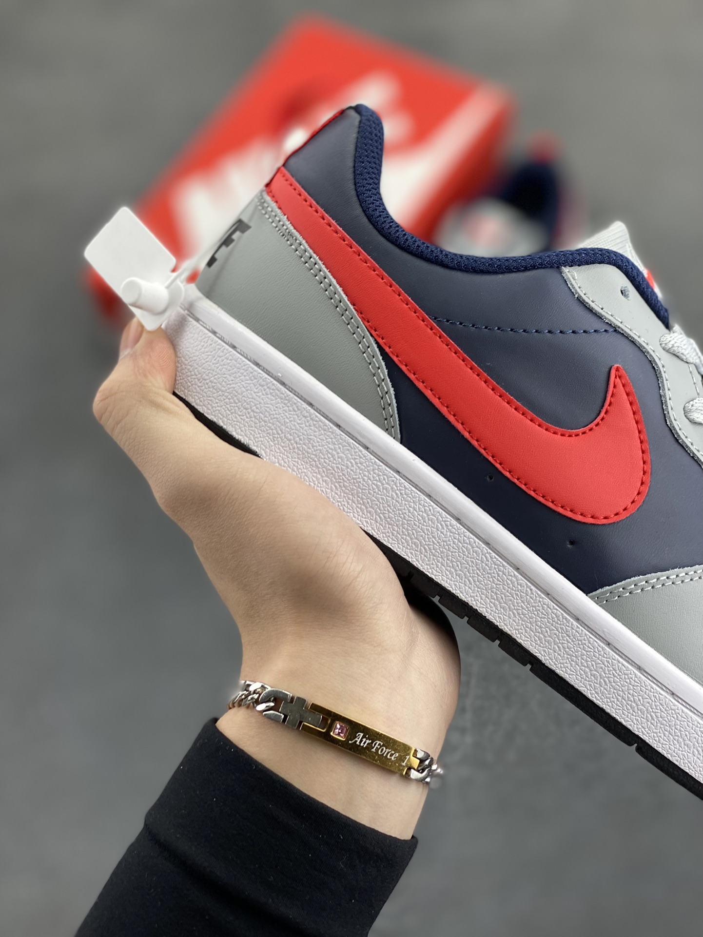 图片[6]-福利特价 Nike Court Borough Low 低帮百搭透气休闲运动板鞋男女鞋 经典耐用的设计，兼顾舒适脚感和出众风范，演绎匠心之作。结构性的支撑贴合感结合复古篮球设计，塑就场外全明星风范。 货号：DV5456-003 尺码：36 36.5 37.5 38 38.5 39 40 40.5 41 42 42.5 43 44 45-选品中心