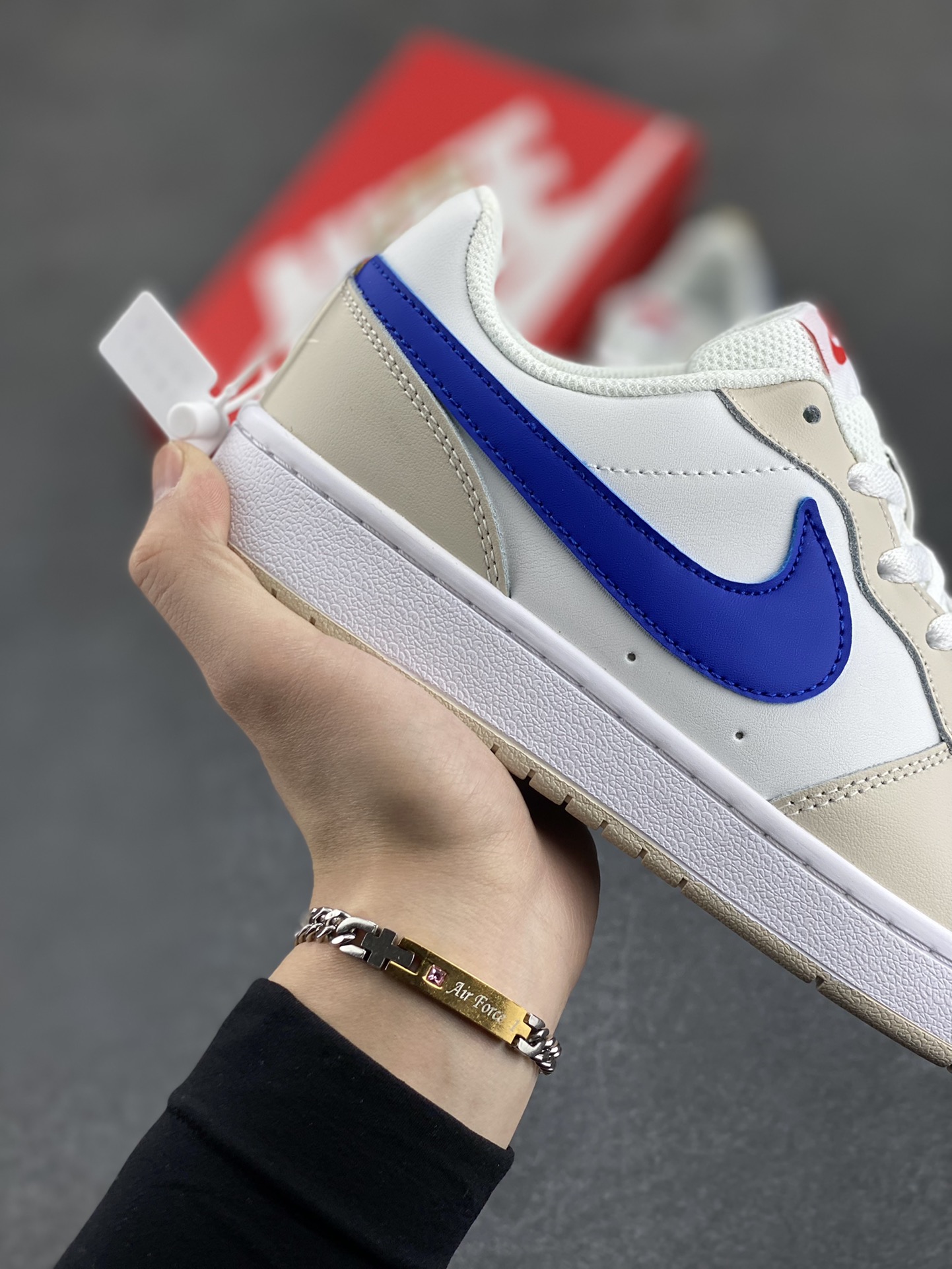 图片[6]-福利特价 Nike Court Borough Low 低帮百搭透气休闲运动板鞋男女鞋 经典耐用的设计，兼顾舒适脚感和出众风范，演绎匠心之作。结构性的支撑贴合感结合复古篮球设计，塑就场外全明星风范。 货号：HQ1189-141 尺码：36 36.5 37.5 38 38.5 39 40 40.5 41 42 42.5 43 44 45-选品中心