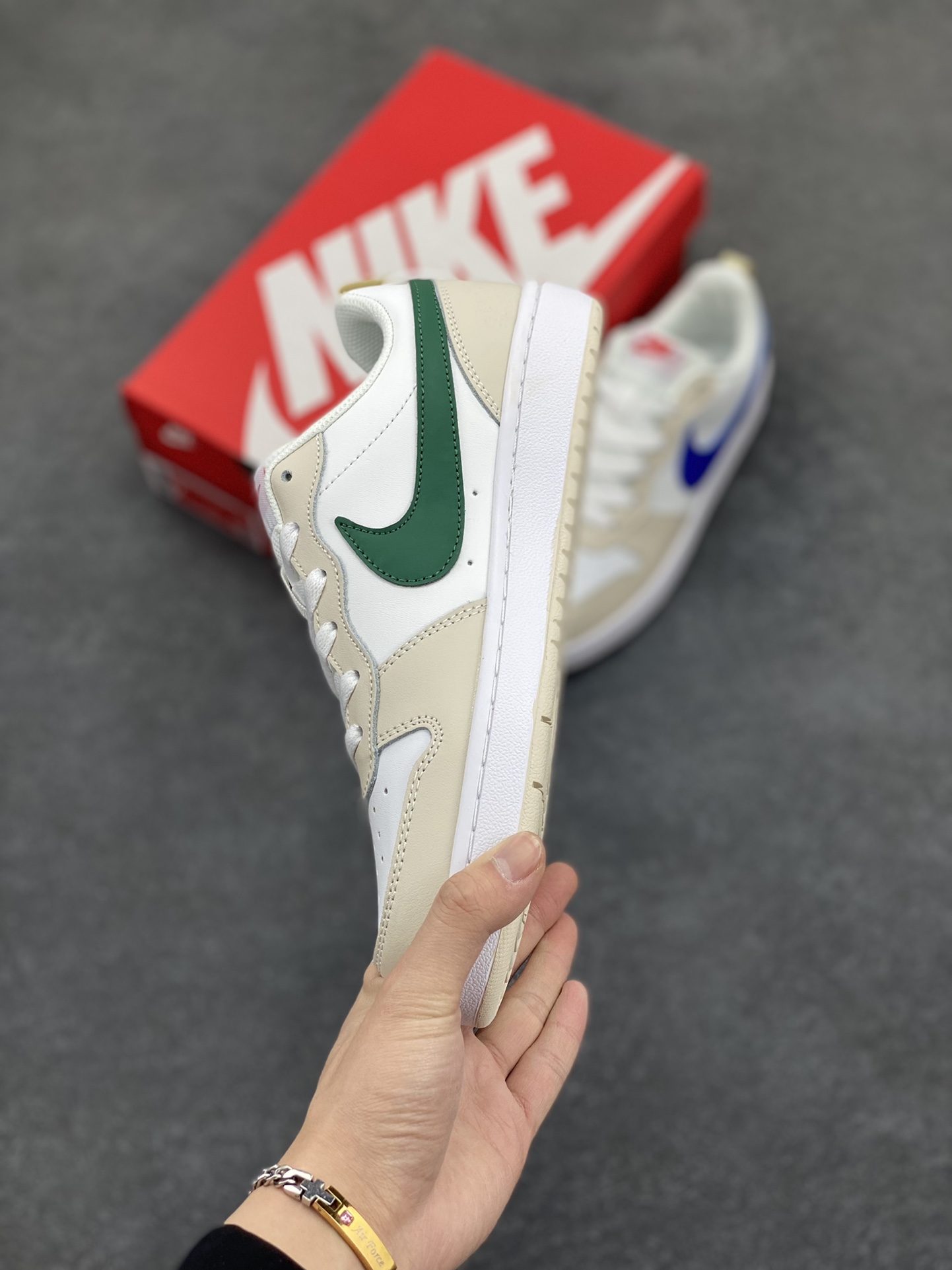 图片[3]-福利特价 Nike Court Borough Low 低帮百搭透气休闲运动板鞋男女鞋 经典耐用的设计，兼顾舒适脚感和出众风范，演绎匠心之作。结构性的支撑贴合感结合复古篮球设计，塑就场外全明星风范。 货号：HQ1189-141 尺码：36 36.5 37.5 38 38.5 39 40 40.5 41 42 42.5 43 44 45-选品中心