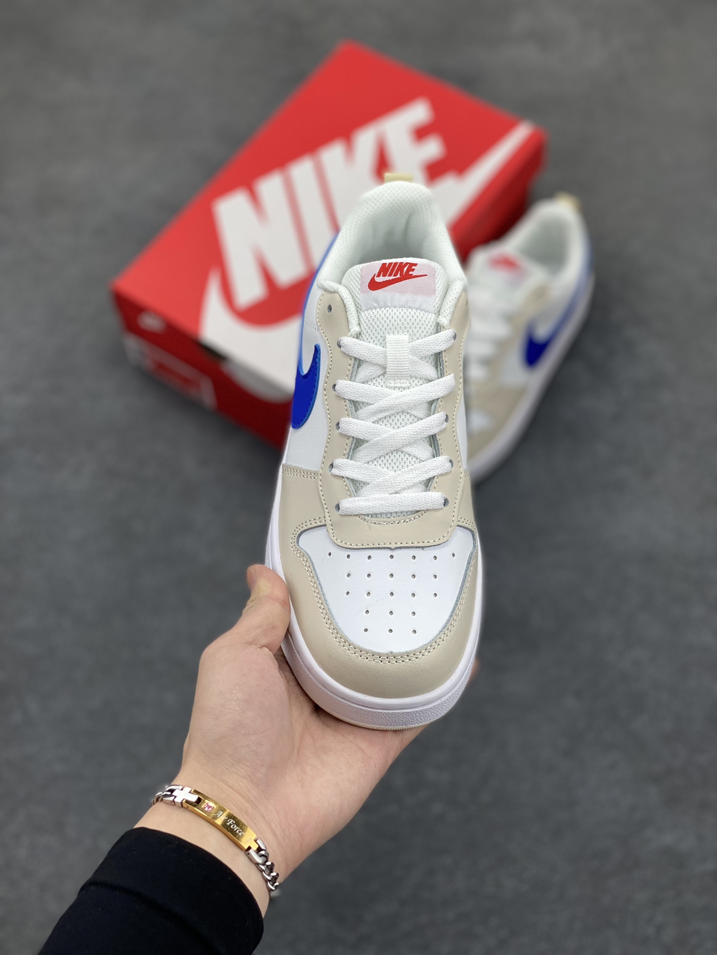 图片[2]-福利特价 Nike Court Borough Low 低帮百搭透气休闲运动板鞋男女鞋 经典耐用的设计，兼顾舒适脚感和出众风范，演绎匠心之作。结构性的支撑贴合感结合复古篮球设计，塑就场外全明星风范。 货号：HQ1189-141 尺码：36 36.5 37.5 38 38.5 39 40 40.5 41 42 42.5 43 44 45-选品中心