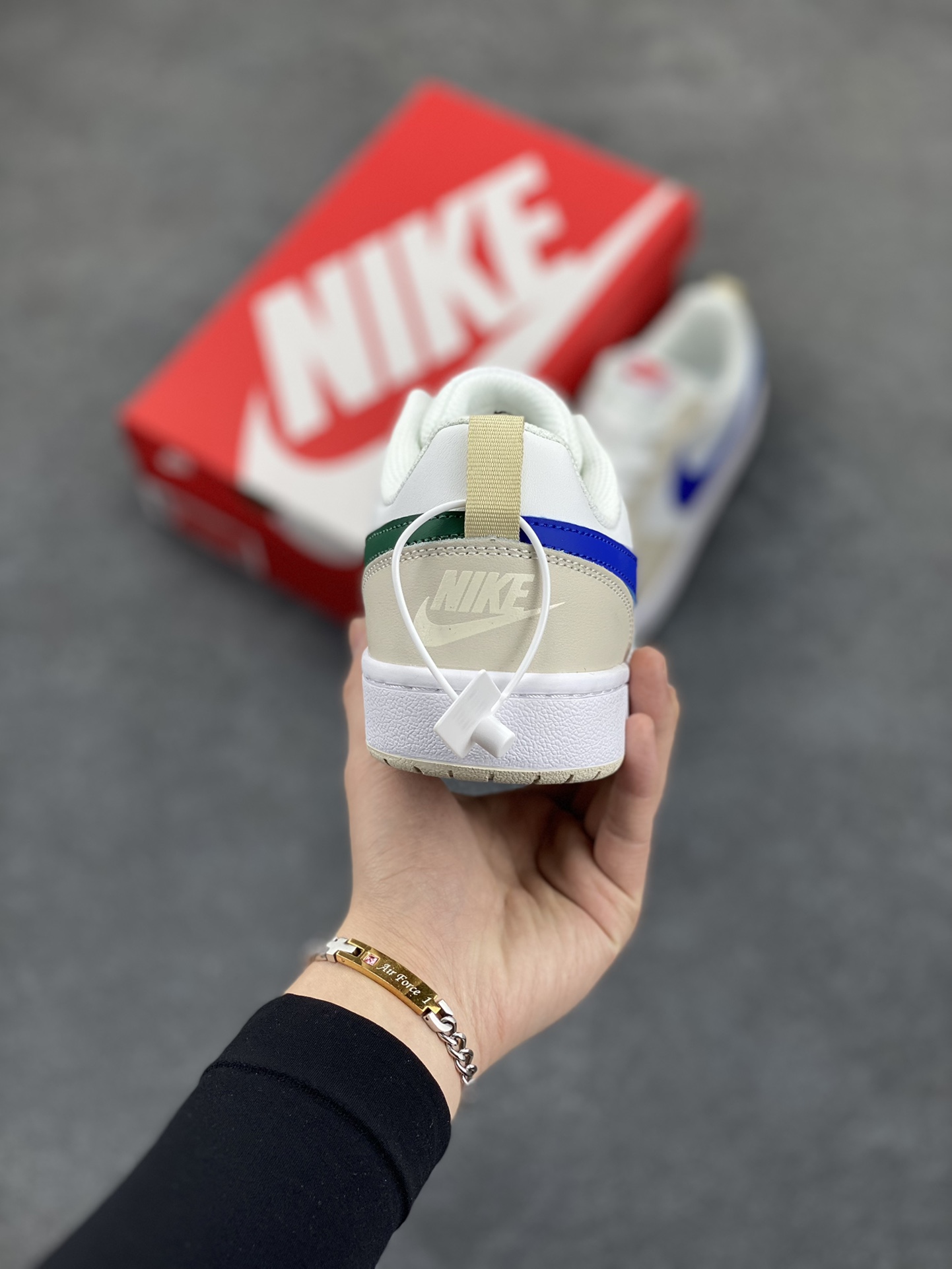 图片[4]-福利特价 Nike Court Borough Low 低帮百搭透气休闲运动板鞋男女鞋 经典耐用的设计，兼顾舒适脚感和出众风范，演绎匠心之作。结构性的支撑贴合感结合复古篮球设计，塑就场外全明星风范。 货号：HQ1189-141 尺码：36 36.5 37.5 38 38.5 39 40 40.5 41 42 42.5 43 44 45-选品中心