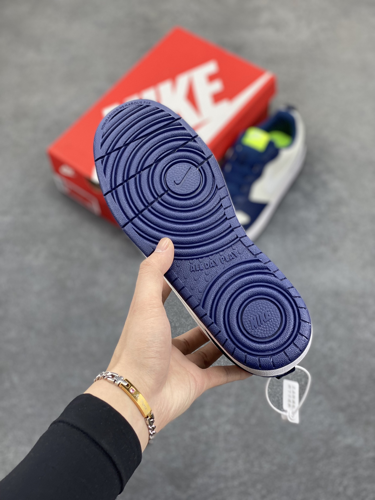 图片[5]-福利特价 Nike Court Borough Low 低帮百搭透气休闲运动板鞋男女鞋 经典耐用的设计，兼顾舒适脚感和出众风范，演绎匠心之作。结构性的支撑贴合感结合复古篮球设计，塑就场外全明星风范。 货号：BQ5448-016 尺码：36 36.5 37.5 38 38.5 39 40 40.5 41 42 42.5 43 44 45-选品中心