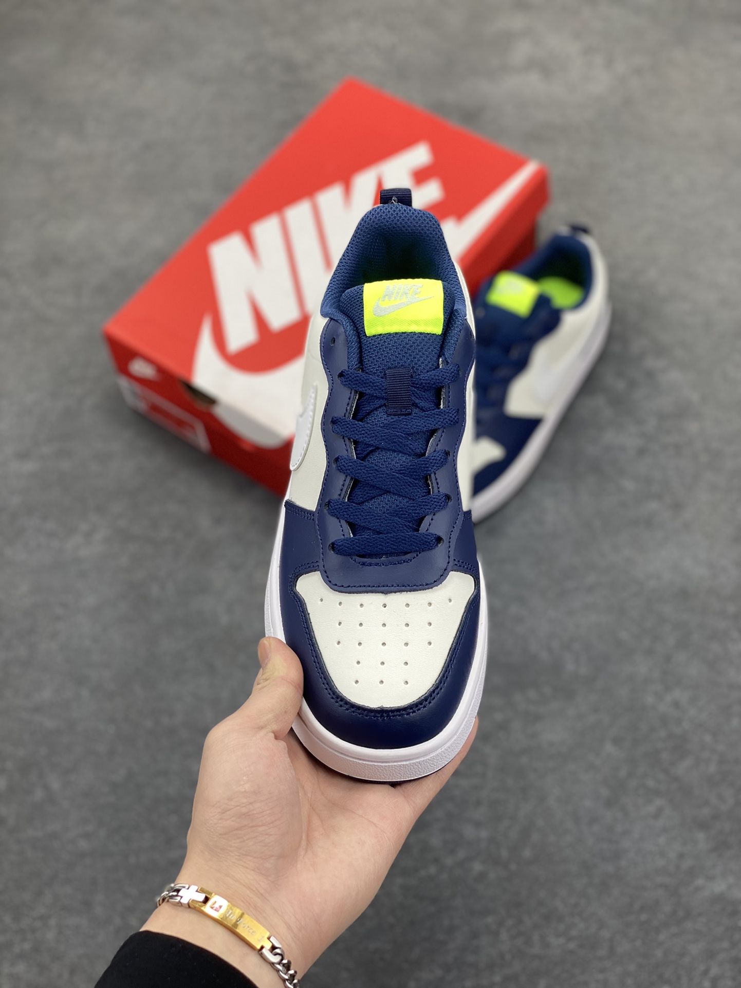 图片[2]-福利特价 Nike Court Borough Low 低帮百搭透气休闲运动板鞋男女鞋 经典耐用的设计，兼顾舒适脚感和出众风范，演绎匠心之作。结构性的支撑贴合感结合复古篮球设计，塑就场外全明星风范。 货号：BQ5448-016 尺码：36 36.5 37.5 38 38.5 39 40 40.5 41 42 42.5 43 44 45-选品中心