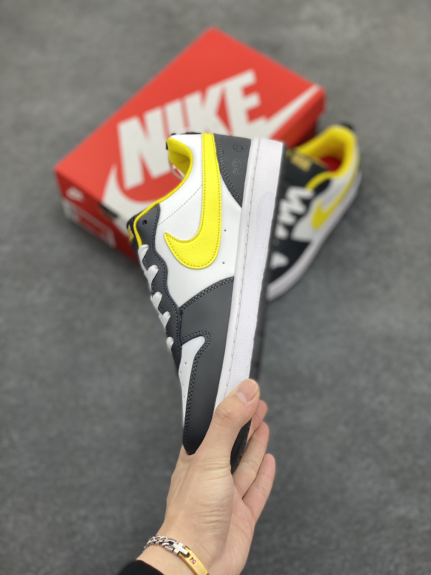 图片[3]-福利特价 Nike Court Borough Low 低帮百搭透气休闲运动板鞋男女鞋 经典耐用的设计，兼顾舒适脚感和出众风范，演绎匠心之作。结构性的支撑贴合感结合复古篮球设计，塑就场外全明星风范。 货号：DO6688-100 尺码：36 36.5 37.5 38 38.5 39 40 40.5 41 42 42.5 43 44 45-选品中心