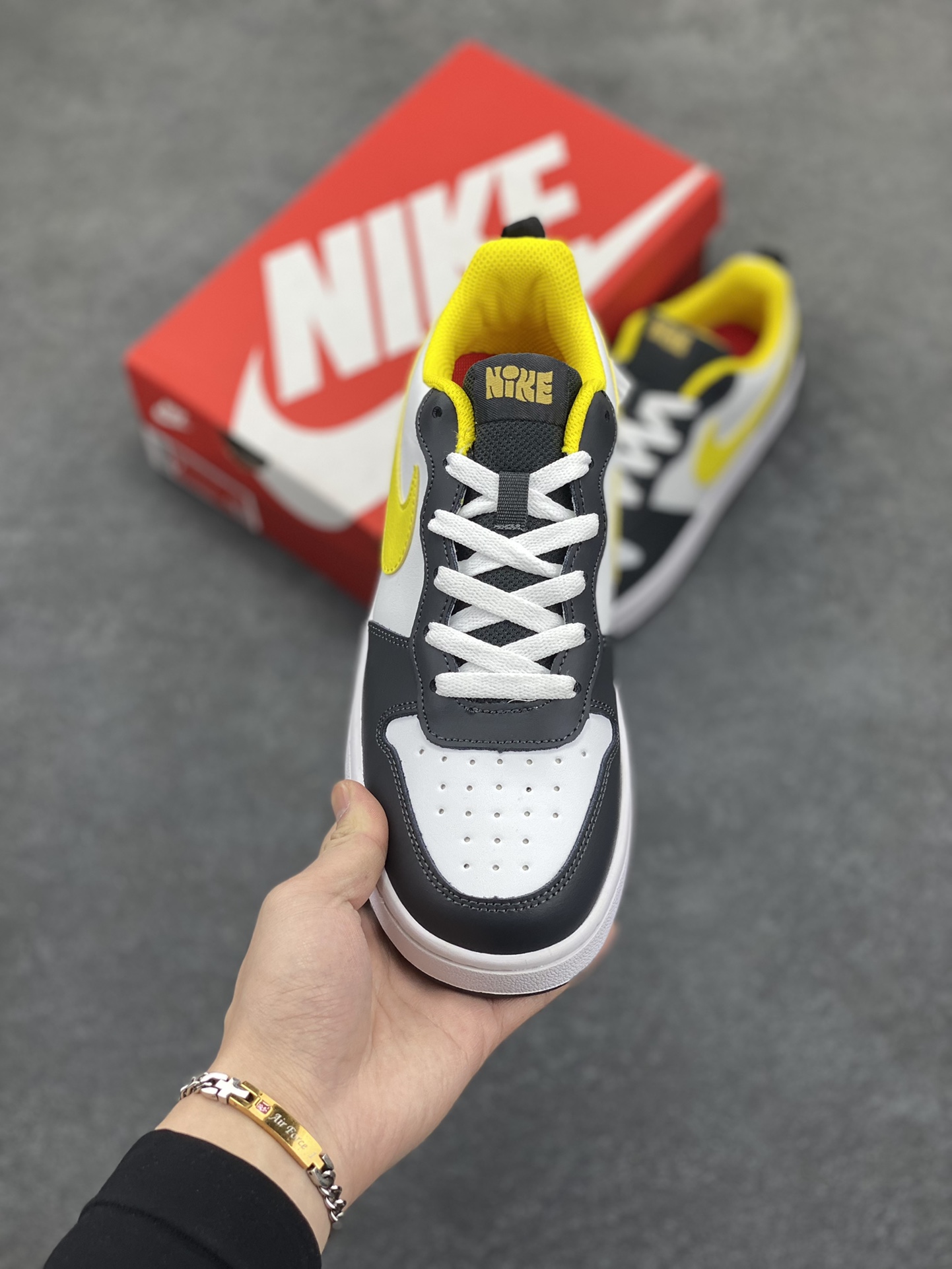 图片[2]-福利特价 Nike Court Borough Low 低帮百搭透气休闲运动板鞋男女鞋 经典耐用的设计，兼顾舒适脚感和出众风范，演绎匠心之作。结构性的支撑贴合感结合复古篮球设计，塑就场外全明星风范。 货号：DO6688-100 尺码：36 36.5 37.5 38 38.5 39 40 40.5 41 42 42.5 43 44 45-选品中心