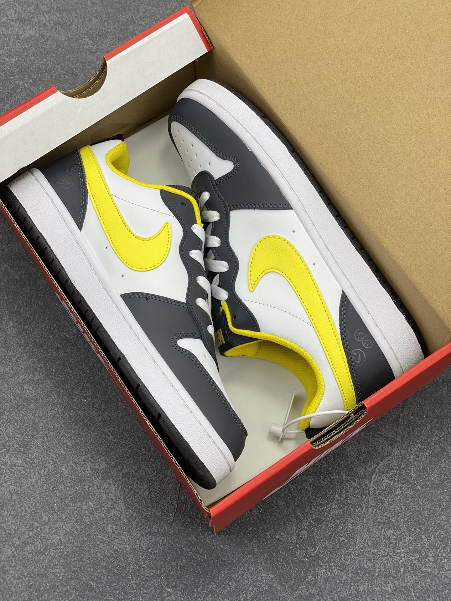 图片[9]-福利特价 Nike Court Borough Low 低帮百搭透气休闲运动板鞋男女鞋 经典耐用的设计，兼顾舒适脚感和出众风范，演绎匠心之作。结构性的支撑贴合感结合复古篮球设计，塑就场外全明星风范。 货号：DO6688-100 尺码：36 36.5 37.5 38 38.5 39 40 40.5 41 42 42.5 43 44 45-选品中心