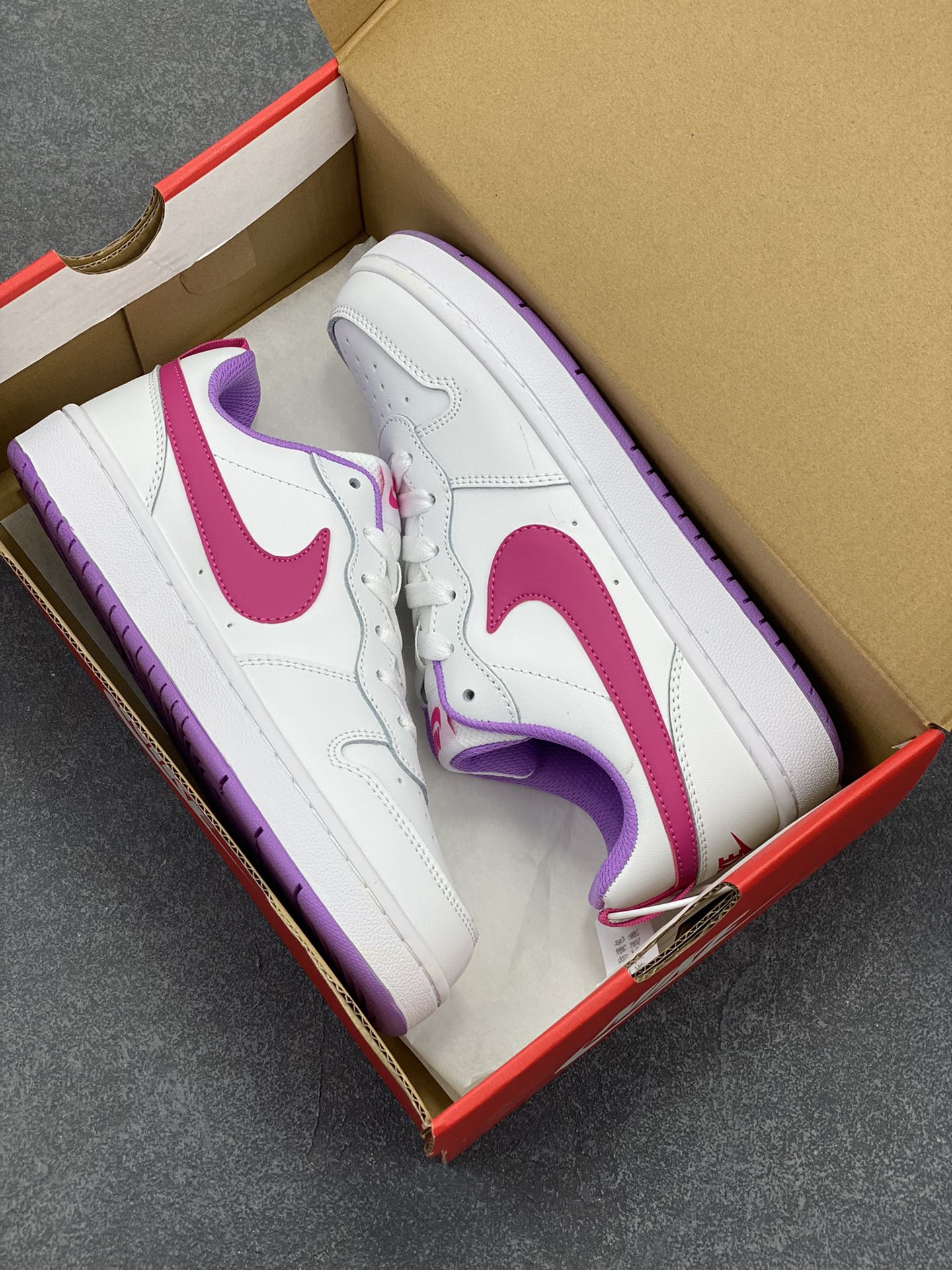 图片[9]-福利特价 Nike Court Borough Low 低帮百搭透气休闲运动板鞋男女鞋 经典耐用的设计，兼顾舒适脚感和出众风范，演绎匠心之作。结构性的支撑贴合感结合复古篮球设计，塑就场外全明星风范。 货号：BQ5448-111 尺码：36 36.5 37.5 38 38.5 39 40 40.5 41 42 42.5 43 44 45-选品中心