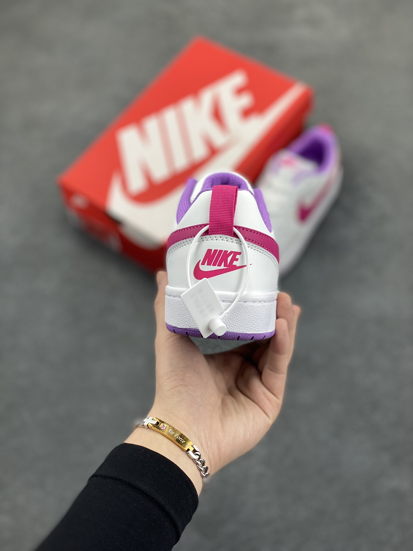 图片[4]-福利特价 Nike Court Borough Low 低帮百搭透气休闲运动板鞋男女鞋 经典耐用的设计，兼顾舒适脚感和出众风范，演绎匠心之作。结构性的支撑贴合感结合复古篮球设计，塑就场外全明星风范。 货号：BQ5448-111 尺码：36 36.5 37.5 38 38.5 39 40 40.5 41 42 42.5 43 44 45-选品中心