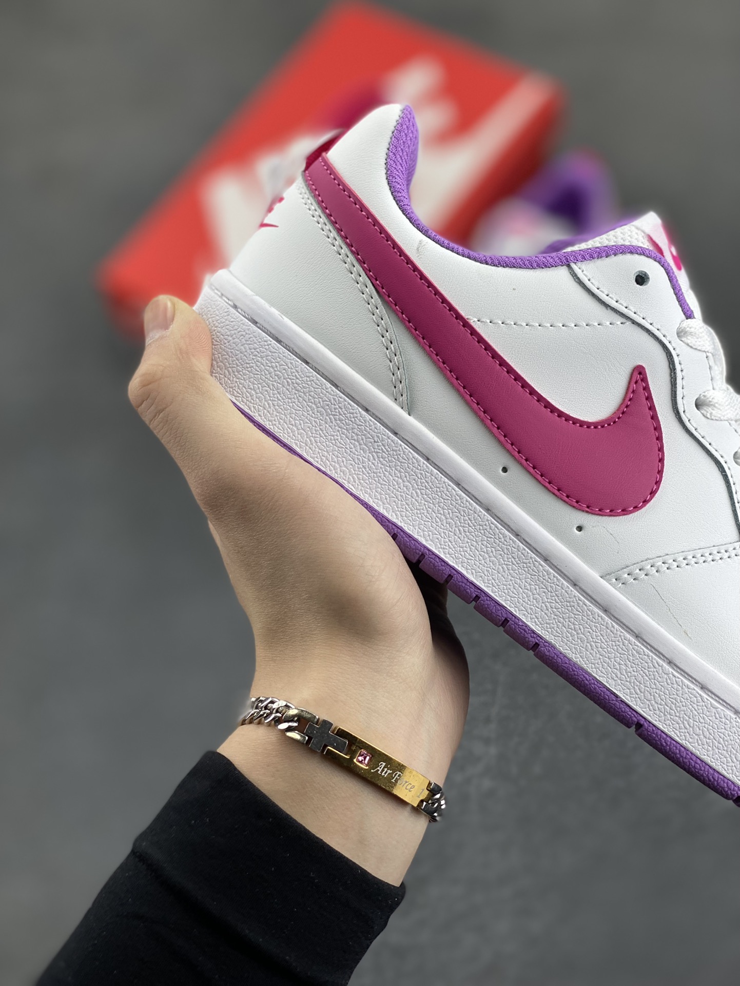 图片[6]-福利特价 Nike Court Borough Low 低帮百搭透气休闲运动板鞋男女鞋 经典耐用的设计，兼顾舒适脚感和出众风范，演绎匠心之作。结构性的支撑贴合感结合复古篮球设计，塑就场外全明星风范。 货号：BQ5448-111 尺码：36 36.5 37.5 38 38.5 39 40 40.5 41 42 42.5 43 44 45-选品中心