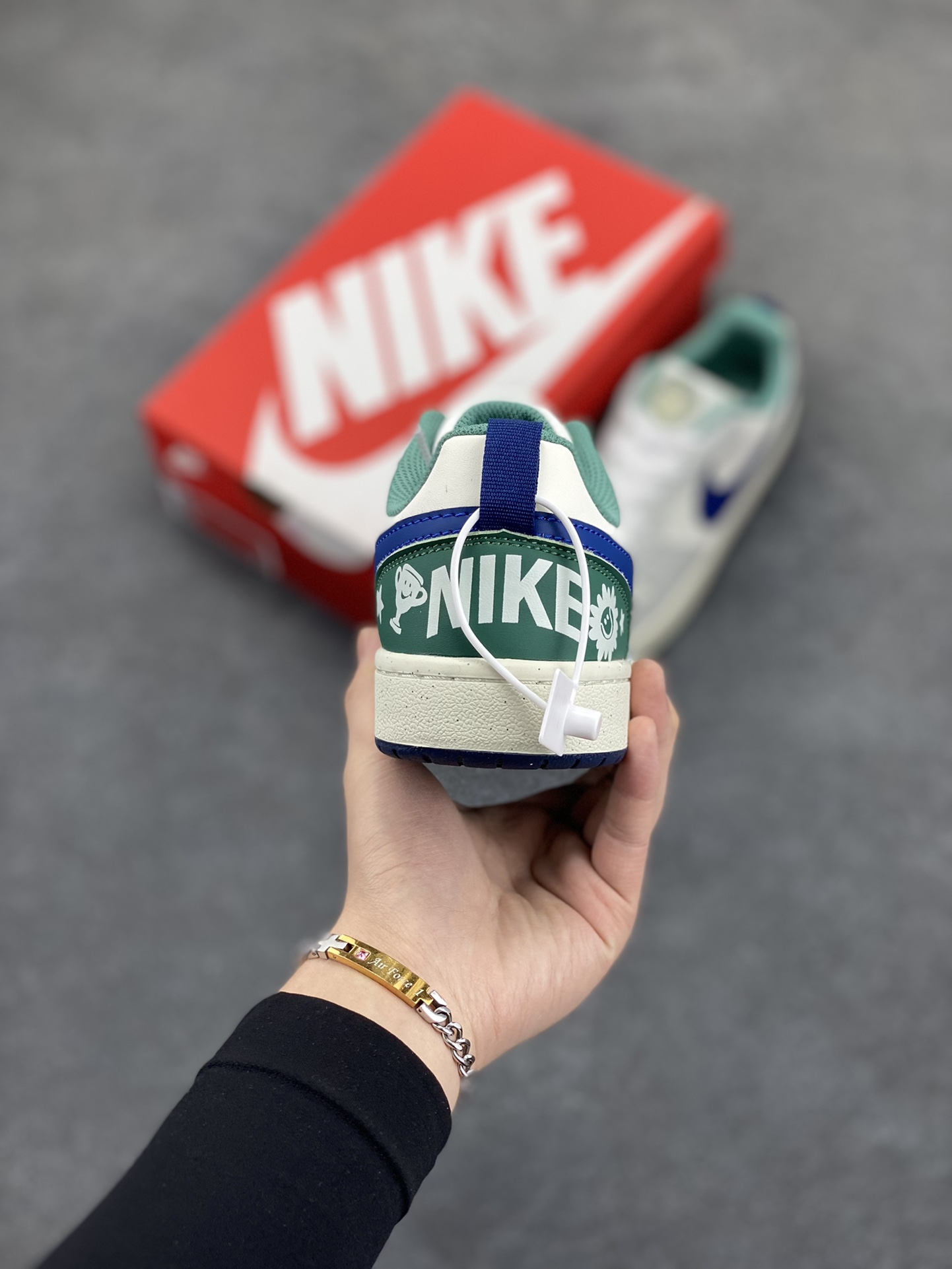 图片[4]-福利特价 Nike Court Borough Low 低帮百搭透气休闲运动板鞋男女鞋 经典耐用的设计，兼顾舒适脚感和出众风范，演绎匠心之作。结构性的支撑贴合感结合复古篮球设计，塑就场外全明星风范。 货号：HM3722-141 尺码：36 36.5 37.5 38 38.5 39 40 40.5 41 42 42.5 43 44 45-选品中心