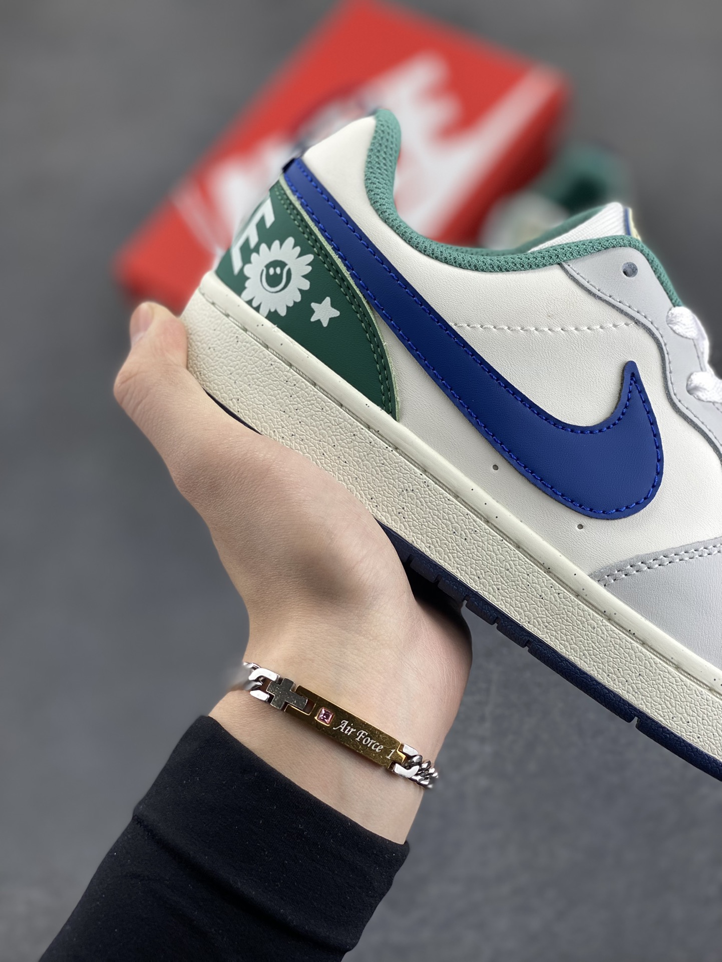 图片[6]-福利特价 Nike Court Borough Low 低帮百搭透气休闲运动板鞋男女鞋 经典耐用的设计，兼顾舒适脚感和出众风范，演绎匠心之作。结构性的支撑贴合感结合复古篮球设计，塑就场外全明星风范。 货号：HM3722-141 尺码：36 36.5 37.5 38 38.5 39 40 40.5 41 42 42.5 43 44 45-选品中心