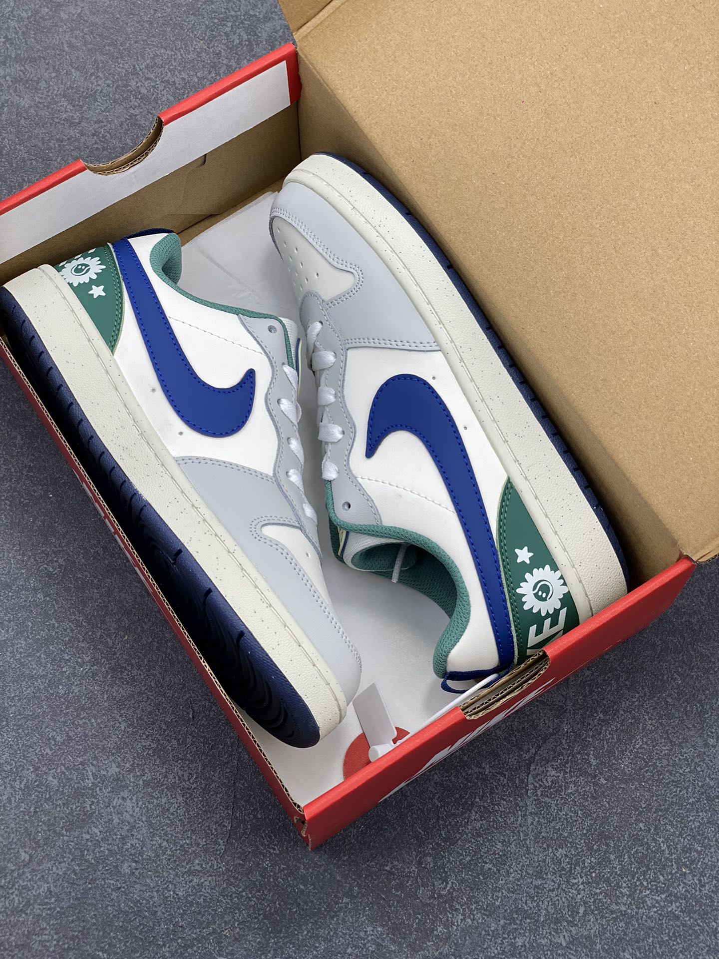 图片[9]-福利特价 Nike Court Borough Low 低帮百搭透气休闲运动板鞋男女鞋 经典耐用的设计，兼顾舒适脚感和出众风范，演绎匠心之作。结构性的支撑贴合感结合复古篮球设计，塑就场外全明星风范。 货号：HM3722-141 尺码：36 36.5 37.5 38 38.5 39 40 40.5 41 42 42.5 43 44 45-选品中心