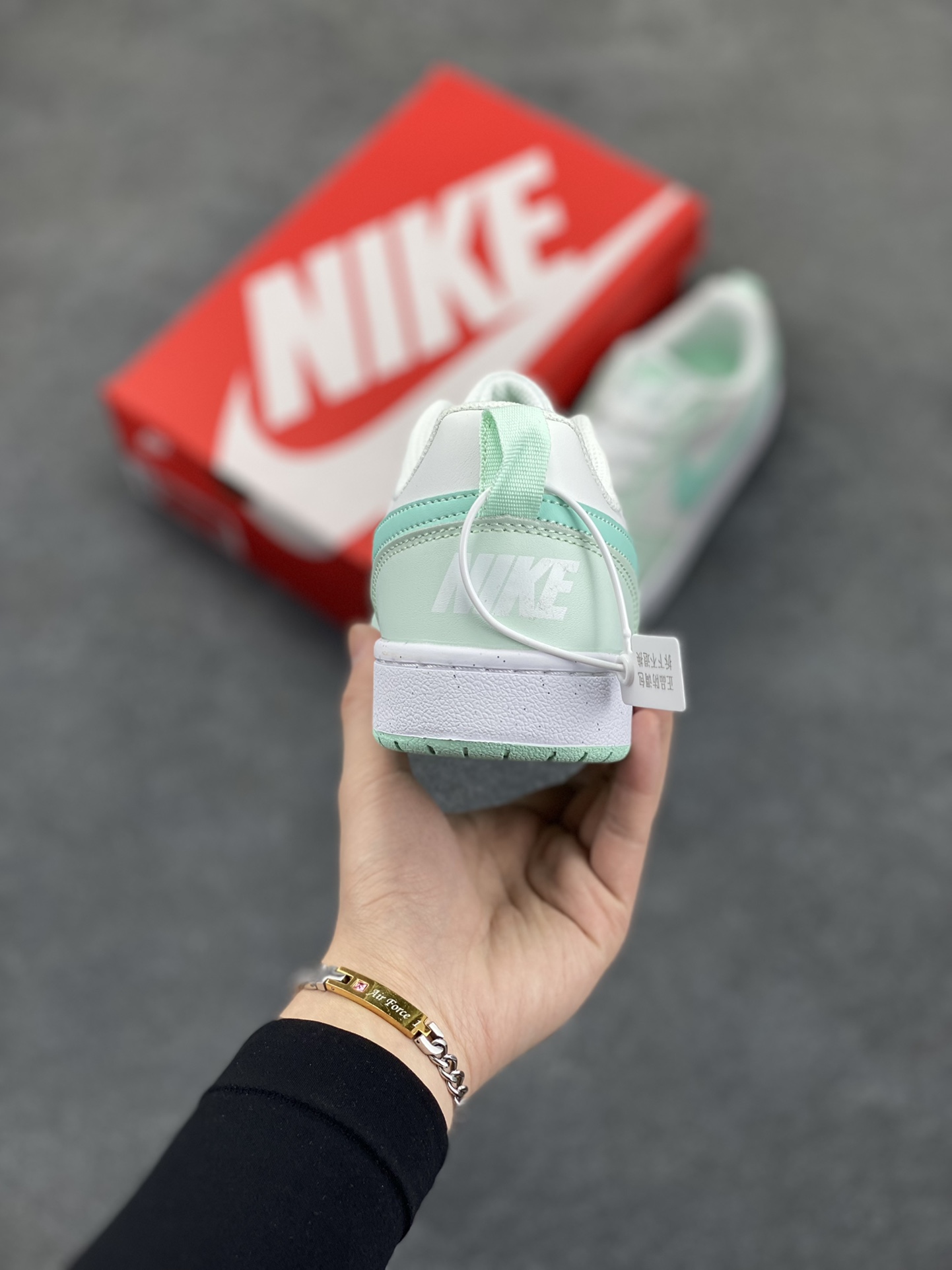 图片[4]-福利特价 Nike Court Borough Low 低帮百搭透气休闲运动板鞋男女鞋 经典耐用的设计，兼顾舒适脚感和出众风范，演绎匠心之作。结构性的支撑贴合感结合复古篮球设计，塑就场外全明星风范。 货号：FZ3539-100 尺码：36 36.5 37.5 38 38.5 39 40 40.5 41 42 42.5 43 44 45-选品中心