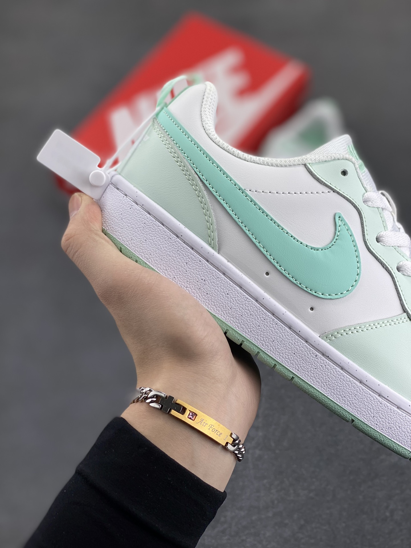 图片[6]-福利特价 Nike Court Borough Low 低帮百搭透气休闲运动板鞋男女鞋 经典耐用的设计，兼顾舒适脚感和出众风范，演绎匠心之作。结构性的支撑贴合感结合复古篮球设计，塑就场外全明星风范。 货号：FZ3539-100 尺码：36 36.5 37.5 38 38.5 39 40 40.5 41 42 42.5 43 44 45-选品中心