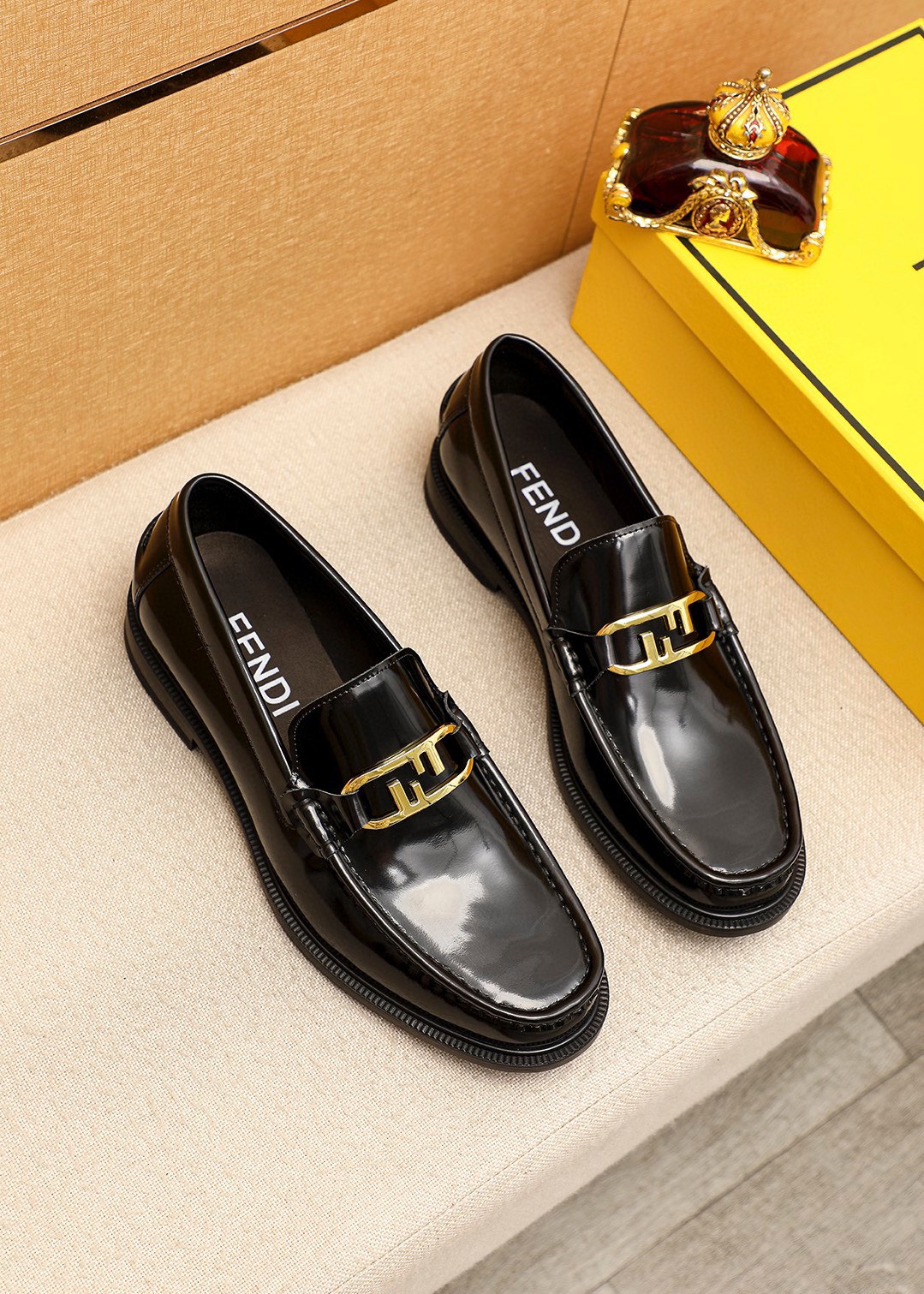 NO:273196,Product trademark FENDI [Fendi] casual leather shoes. Positive code: 38-44 (45 customized) Product materials selection Imported top-layer beaded cowhide upper   luxury hardware buckle, imported cowhide inner. Strong three-dimensional visual effect, rubber sole, color 1 color available, fendi, fendi, cowhide19860909商品商标FENDI【芬迪】休闲皮鞋 正码码数:38-44(45订制) 商品材料精选 进口头层开边珠牛皮鞋面 奢华五金扣,进口牛内里.强烈立体视觉效果,橡胶大底 颜 色1色可选,,fendi,fendi,cowhide,Men's shoes