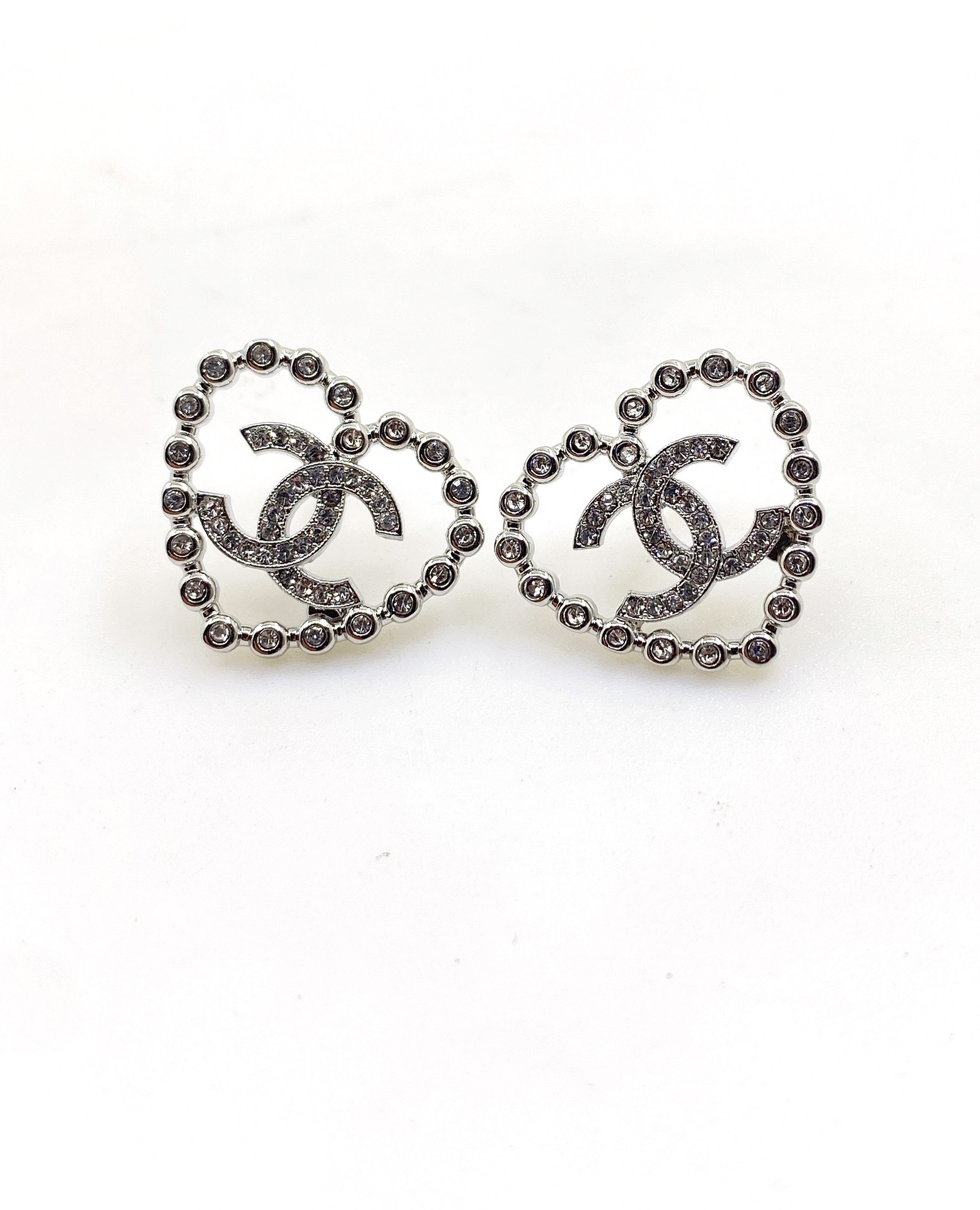 NO:107378,ch*nel latest platinum hollowed-heart earrings] consistent ZP brass material, jewelry quality19860909ch*nel 最新款白金镂空爱心耳钉】一致ZP黄铜材质,饰品精品,Jewelry