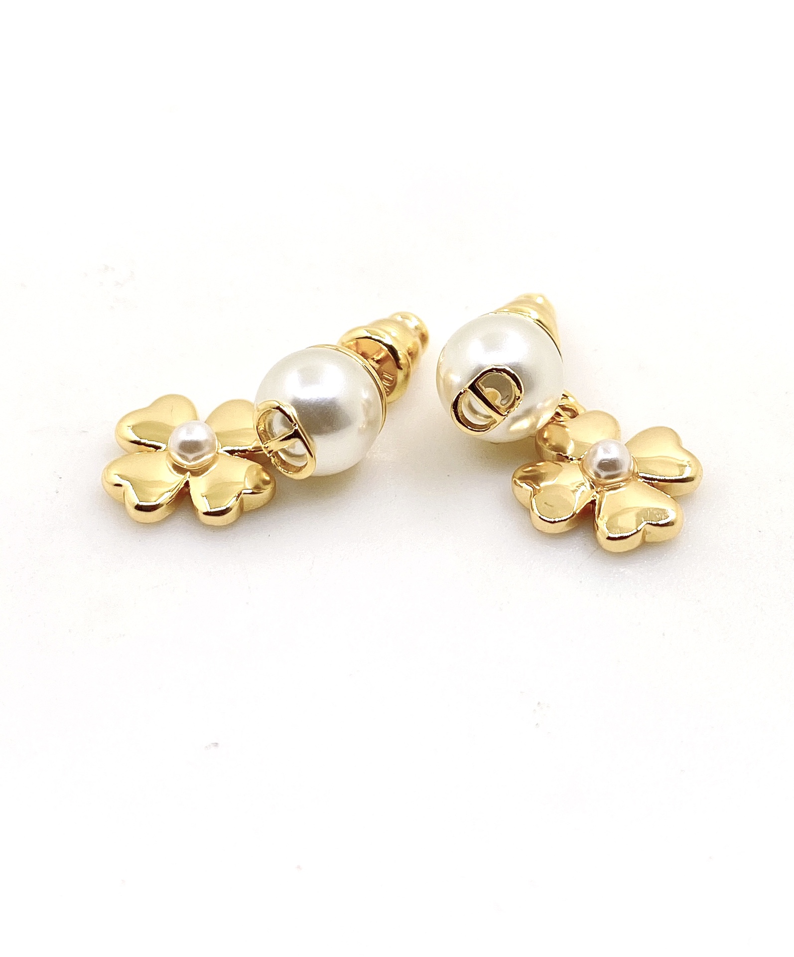 NO:107398,D*or Latest Pearl Four-Leaf Crocodile Earrings】Uncompassing ZP brass material, jewelry quality, earrings19860909D*or 最新款珍珠四叶草耳环】一致ZP黄铜材质,饰品精品,earrings,Jewelry