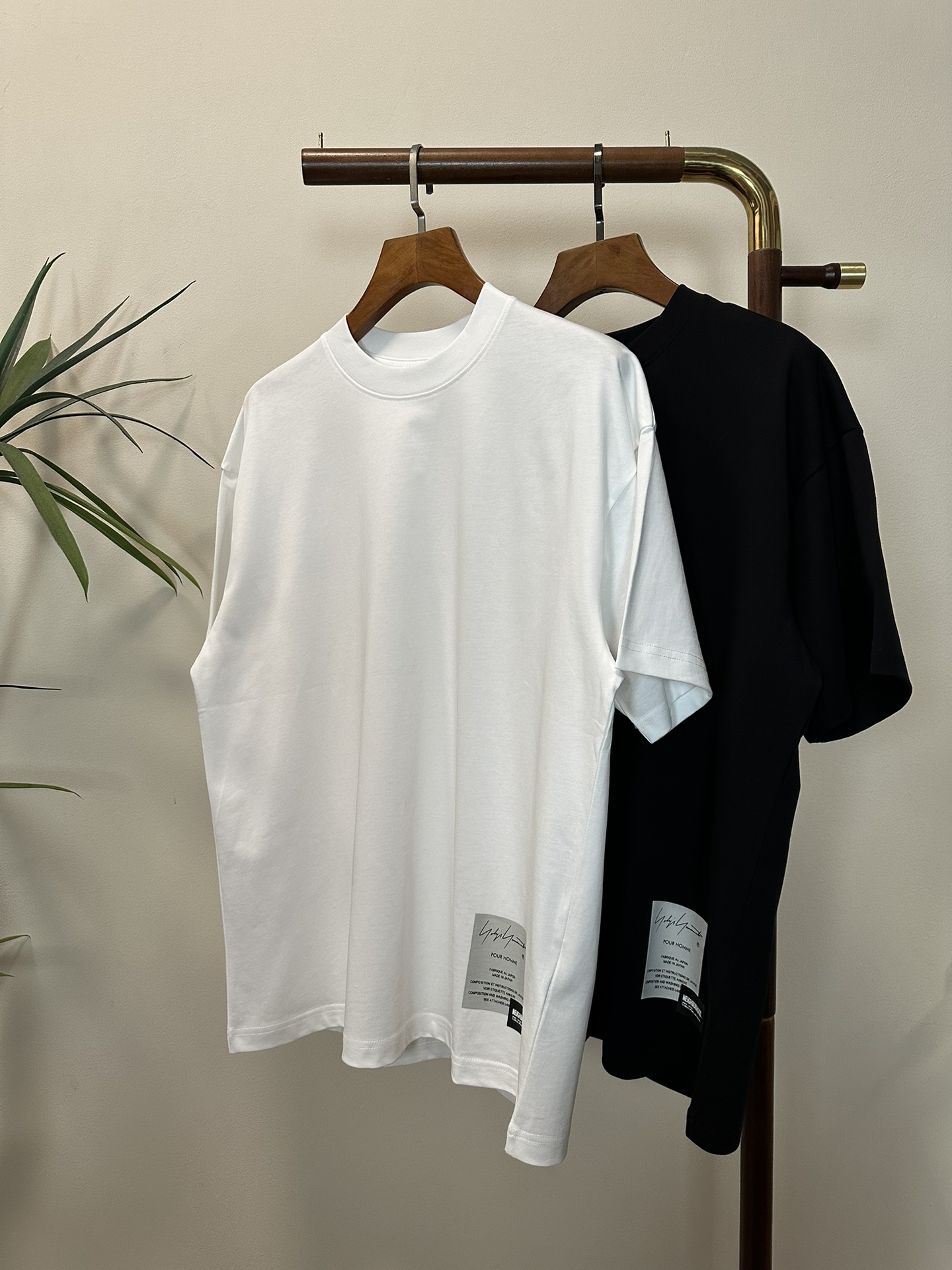 NO:150918,Y-3 Yamamoto Yoshi 2025 new round neck short-sleeved T-shirt high-end version!  Customized fabrics for counters are breathable and comfortable, with impeccable details, and the brand element design concept reflects high quality. The feel is delicate and soft!  It is casually cut, with a great upper body style!  Code number M-3XL, T-shirt,tees,t-shirt,alexander wang19860909Y-3 山本耀司 2025新款 圆领 短袖 T恤 高端版本！专柜定制面料 透气舒适度高,细节无可挑剔,品牌元素设计理念,体现高品质.手感细腻柔软！呈现休闲裁剪,上身版型超赞！ 码数M-3XL,,T-shirt,tees，t-shirt,alexander wang,Men's clothing